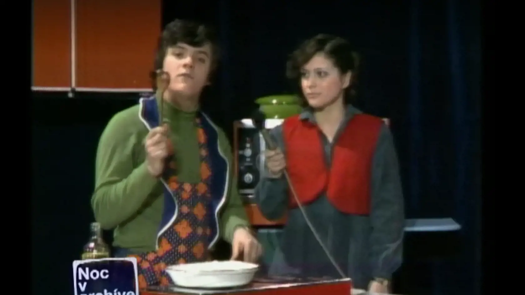 Marian Kočner ako nadaný kuchár v relácii Pionierska lastovička z roku 1982.