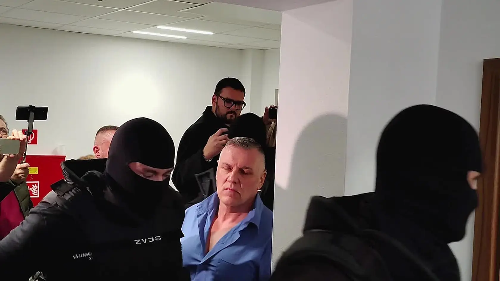 Nahnevalo ho tvrdenie prokuratúry a prisahá, že sa polepšil! Na doživotie odsúdený bývalý mafiánsky bos Mikuláš Černák (58) hovorí, že chce viesť pokojný život po boku svojej rodiny a matky. Chce ísť na slobodu, no v ceste mu vraj stojí prokurátorka.