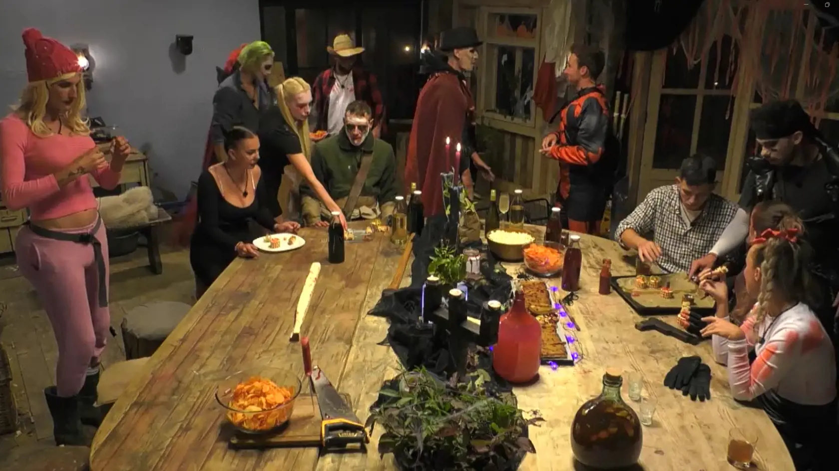 Halloweenska párty na Farme.