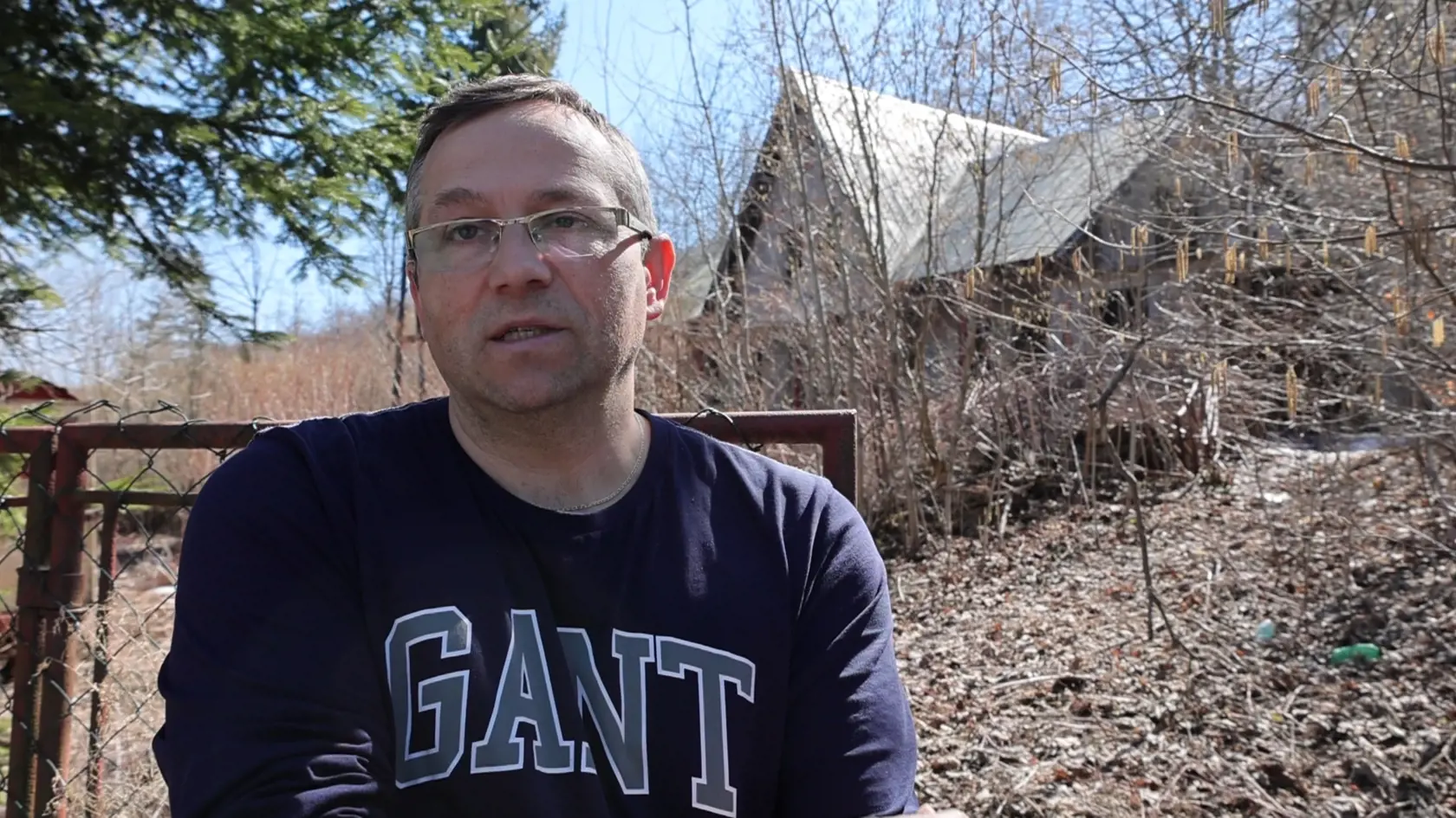 “Tak ho zavraždili a niekde tu v týchto priestoroch by mal byť zahrabaný, v tom čase pochovaný. Spomínam si, že starí ľudia túto udalosť stále spomínali s tým, že tu preto dodnes straší. Vysvetlenie je také, že jeho duša neodpočíva v takom pokoji,  ako by mala,” ozrejmuje Neuschl.