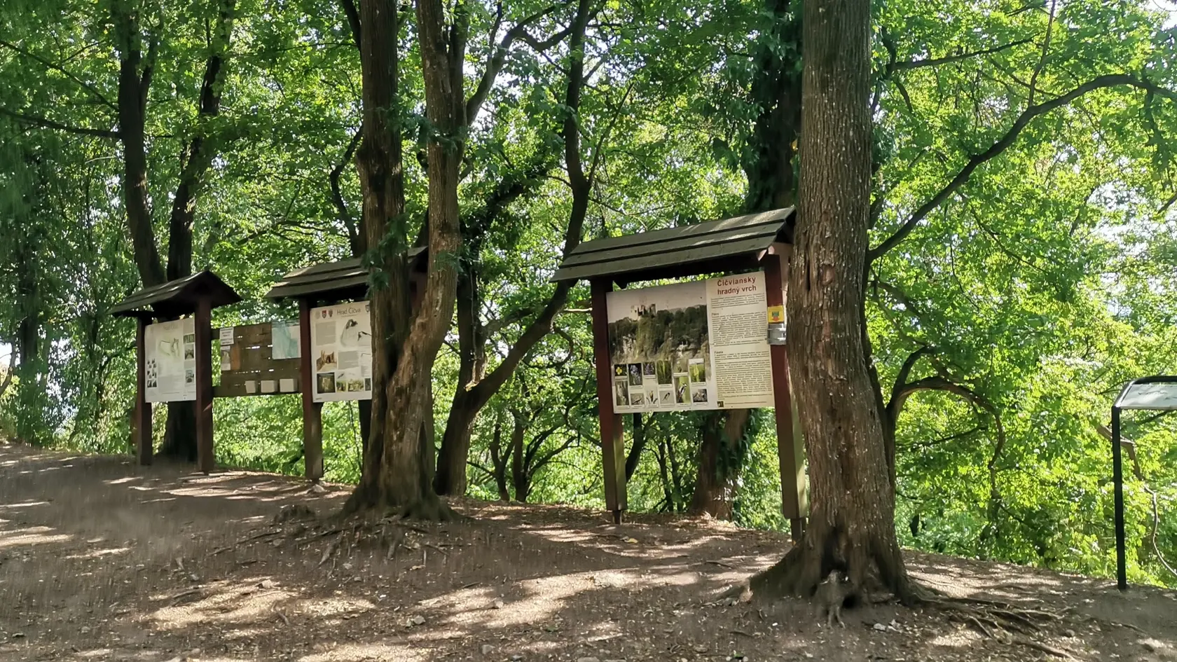 Včelársky náučný chodník na hrad Čičva.