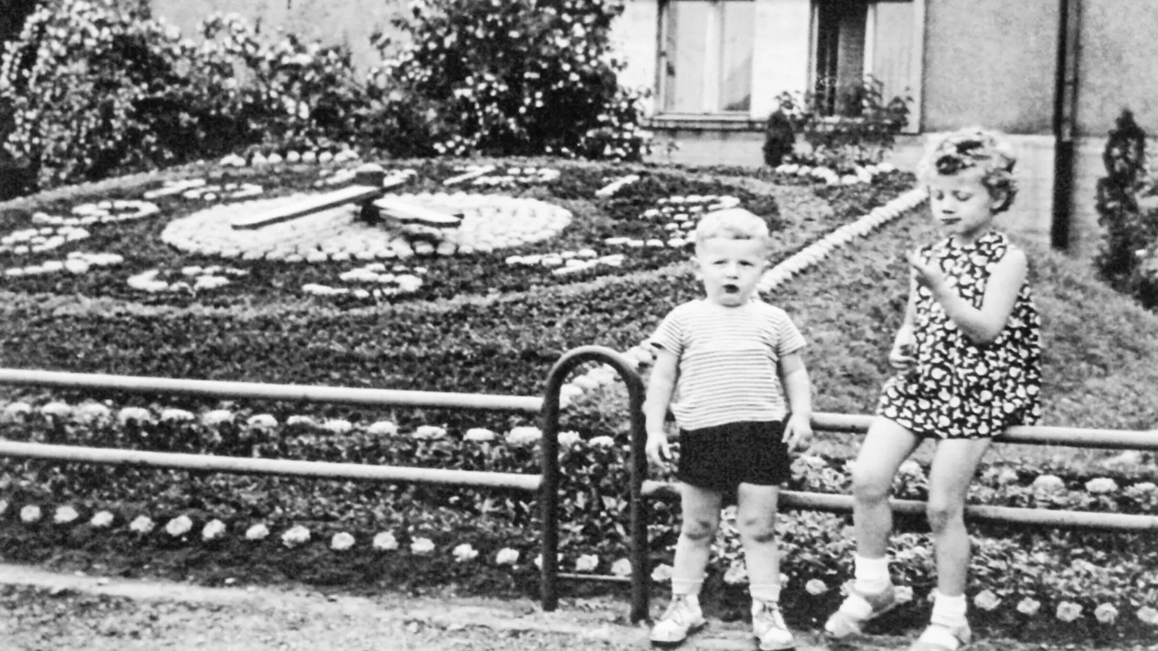 Ľubica Letková s bratom v roku 1965 v Banskej Bystrici.