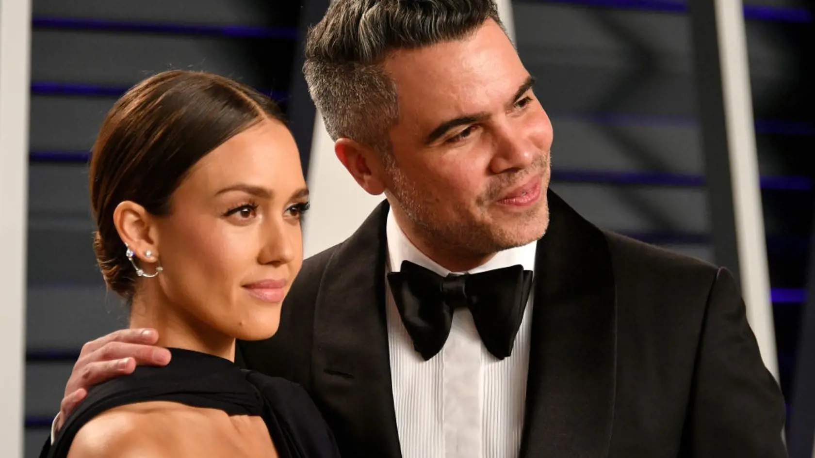 BEVERLY HILLS, CA - FEBRUARY 24:  Cash Warren (L) and Jessica Alba attend the 2019 Vanity Fair Oscar Party hosted by Radhika Jones at Wallis Annenberg Center for the Performing Arts on February 24, 2019 in Beverly Hills, California.  (Photo by Dia Dipasupil/Getty Images)