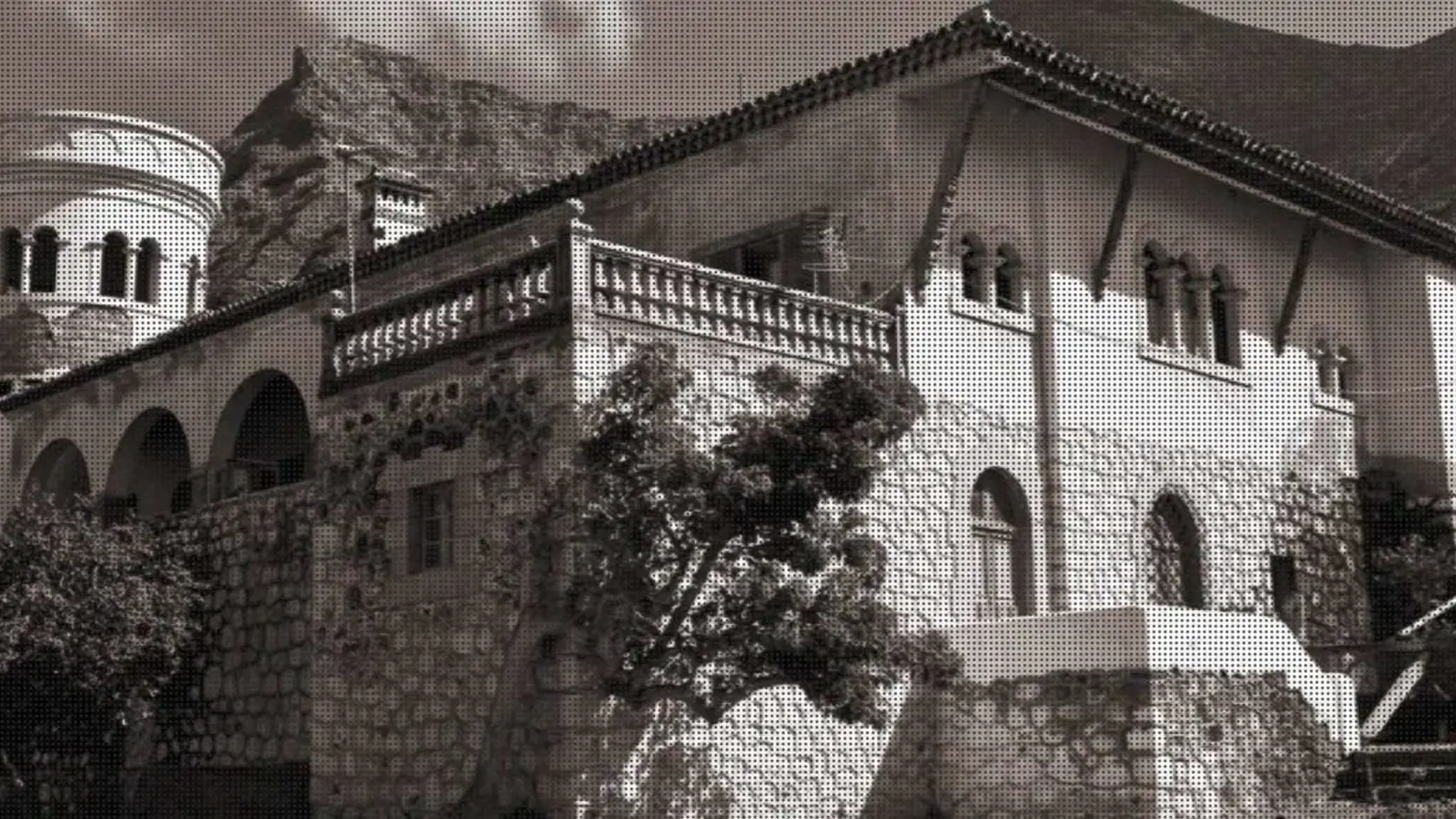 Vila Casa Winter na Kanárskych ostrovoch je podľa britského denníka The Sun  centrom bizarných tvrdení, že to bola kedysi tajná klinika, kde na konci druhej svetovej vojny  podstúpil Adolf Hitler spolu s ďalšími nacistami rekonštrukciu tváre.
