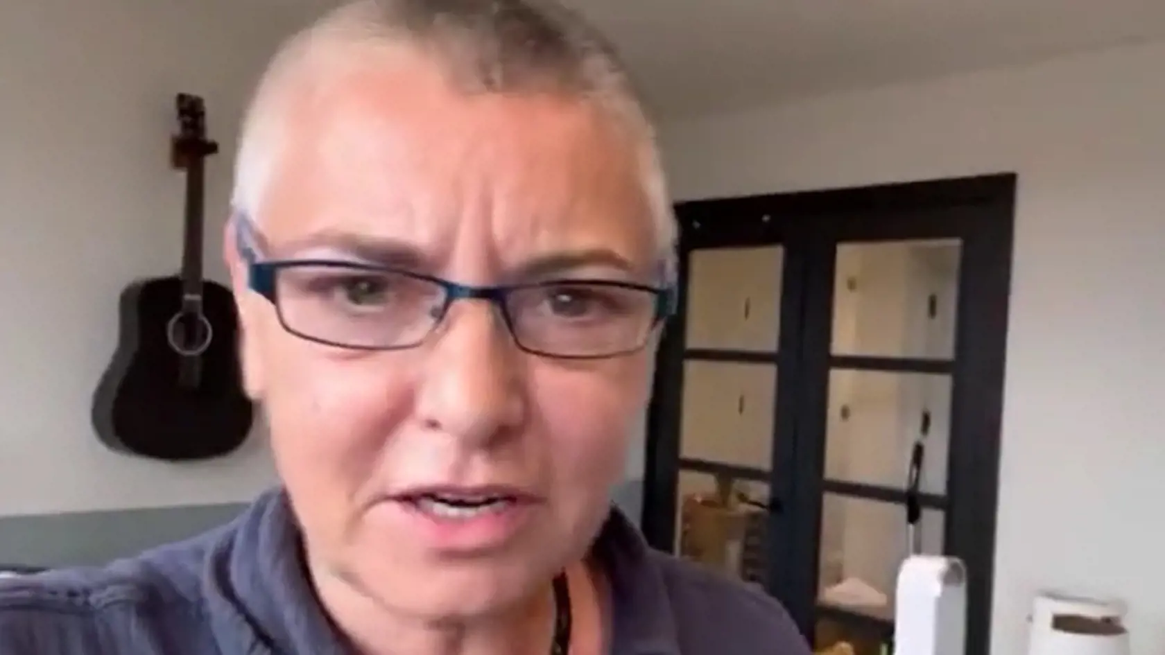 Posledné zábery Sinéad O’Connor (†56) pred smrťou: Ešte 9. júla sa speváčka fanúšikom aj poslednýkrát ukázala. Na sociálnej sieti Twitter zverejnila video, v ktorom urobila malú prehliadku bytu a vysvetlila, prečo nezverejňuje svoje zábery.