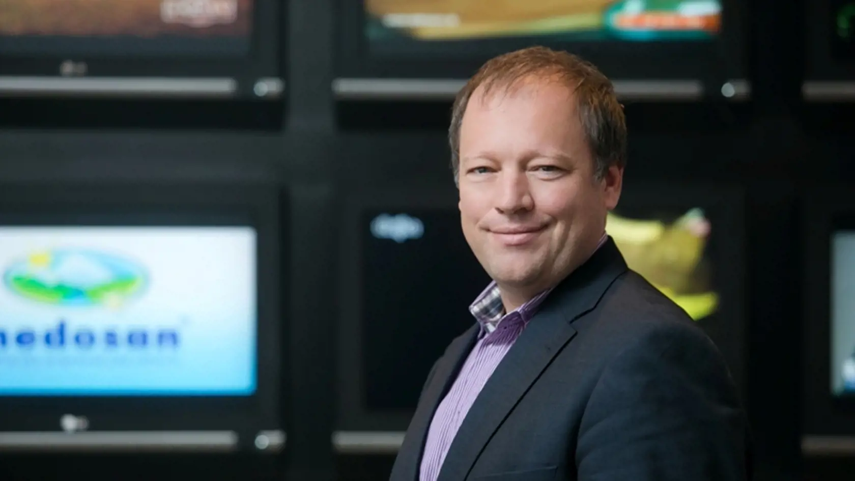MATTHIAS  SETTELE pozerá  Búrlivé víno,  Chlapi neplačú  a jeho obľúbená  šou je Farma.  Okrem nich si  rád pozrie šport  a spravodajstvo.