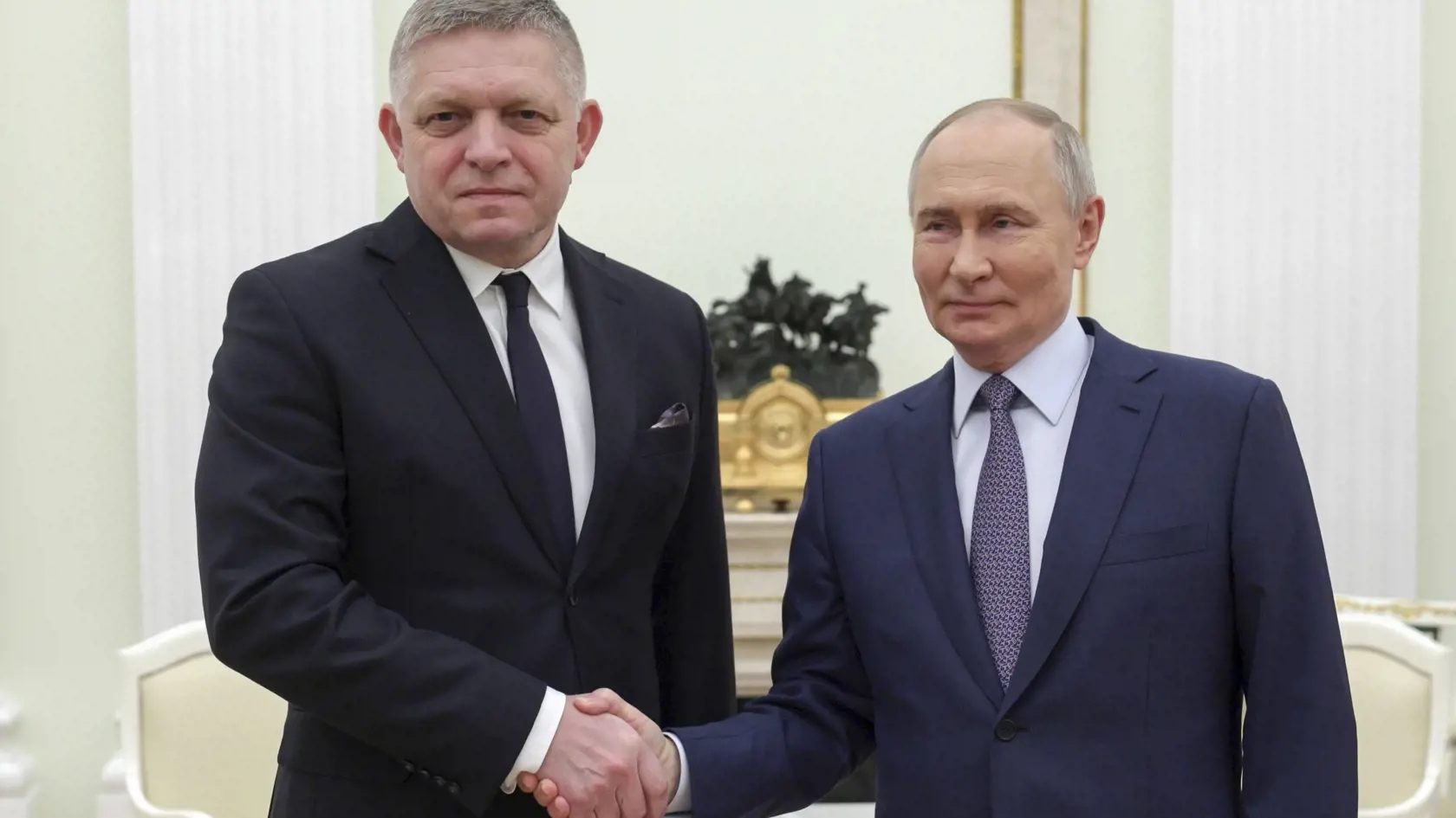 Premiér SR Robert Fico a ruský prezident Vladimir Putin počas nedeľňajšieho stretnutia v Moskve.