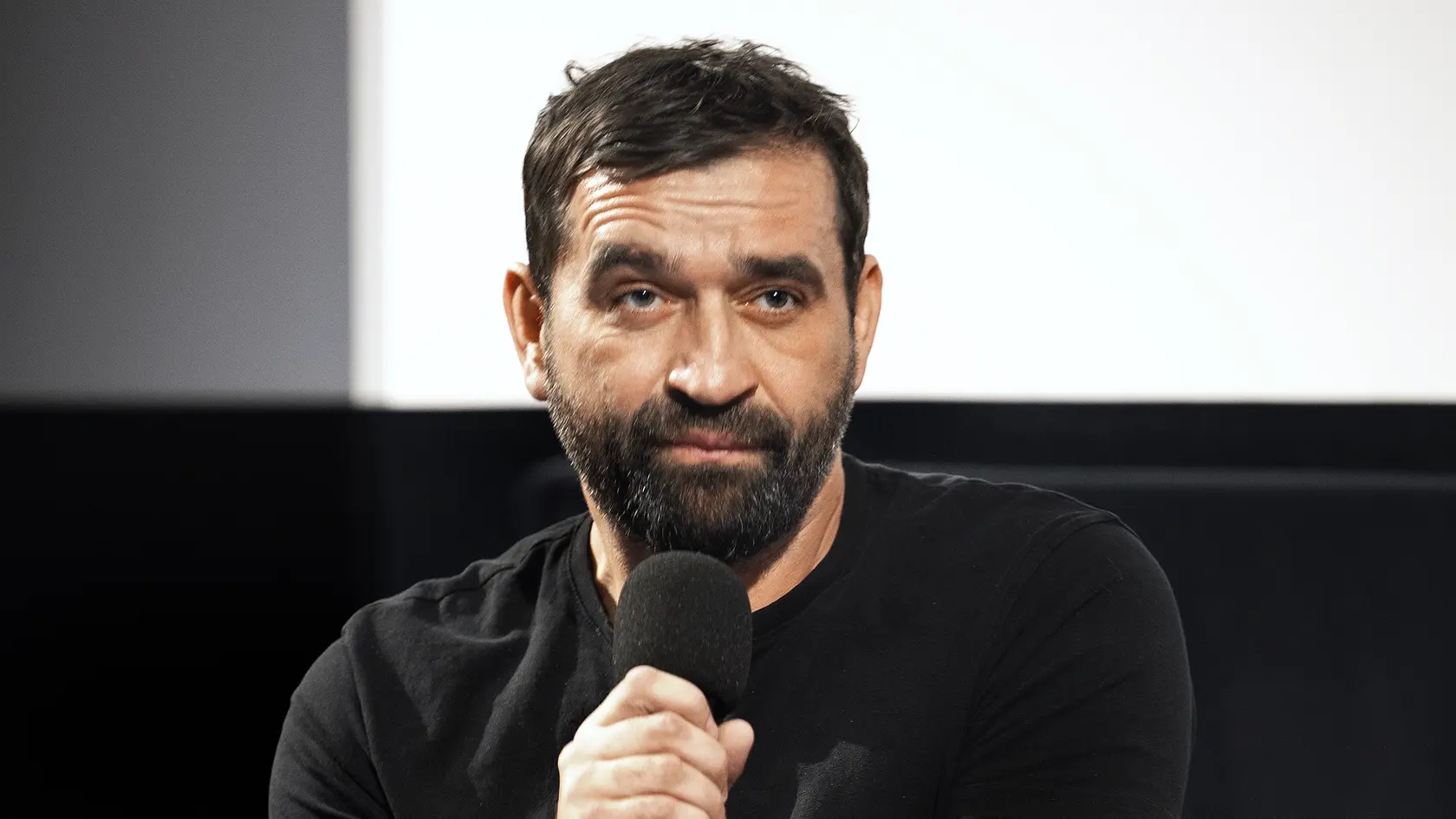 Herec sa v diskusii k filmu Ema a Smrtihlav vyjadroval k aktuálnej nenávistnej situácii vo svete.