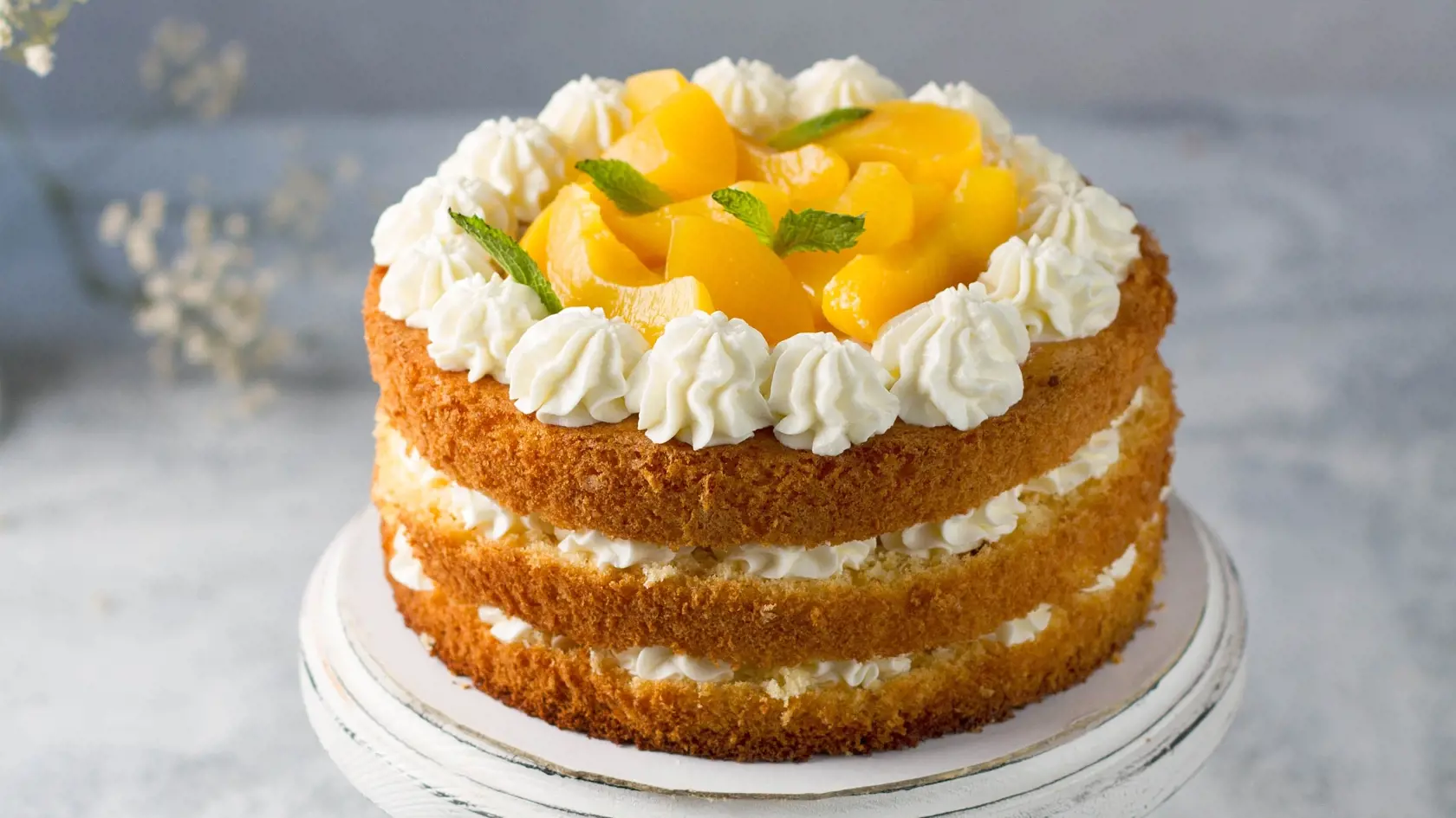 Broskyňová torta s levanduľou