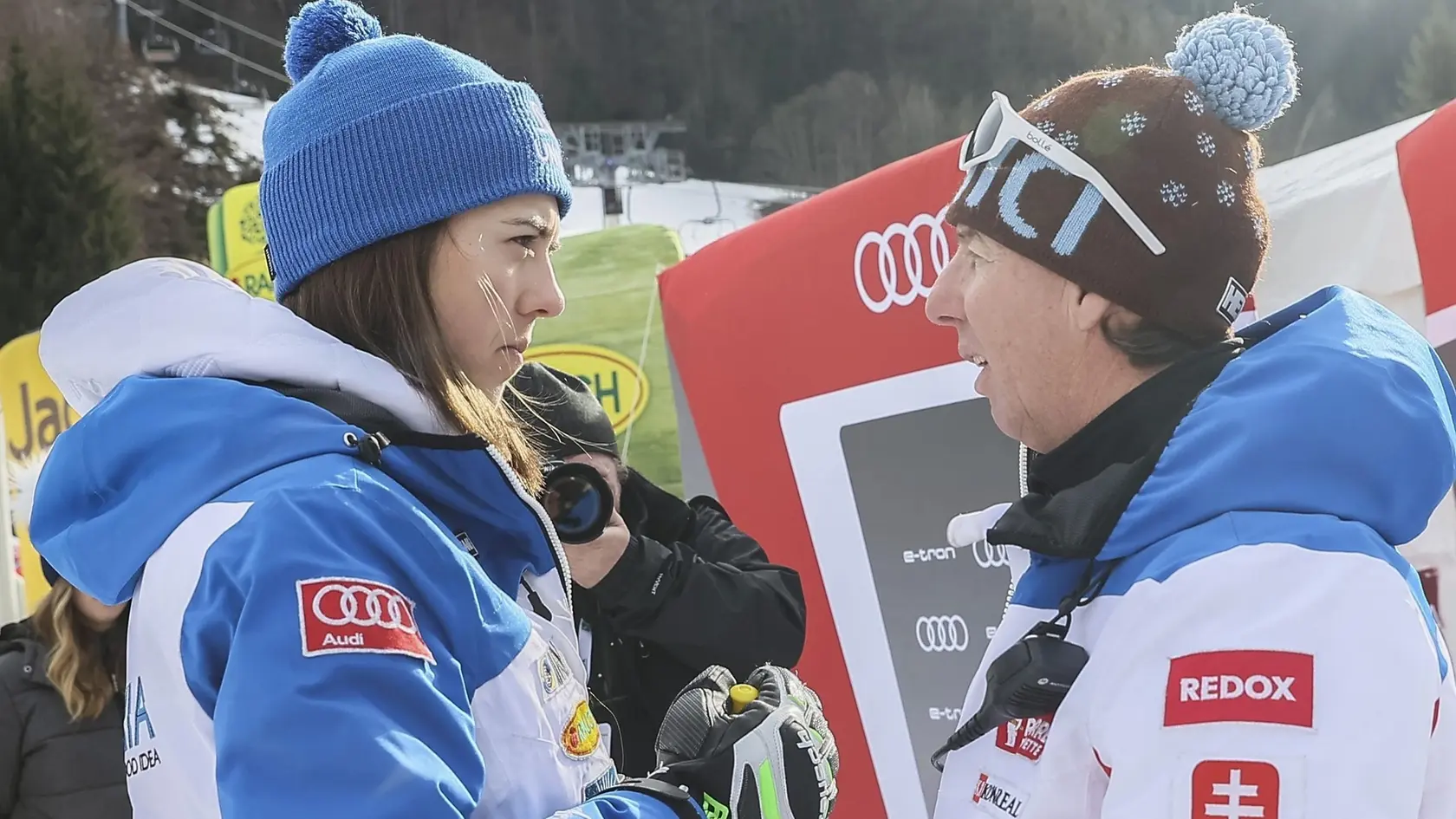 Na snímke vľavo slovenská lyžiarka Petra Vlhová a vpravo Livio Magoni.