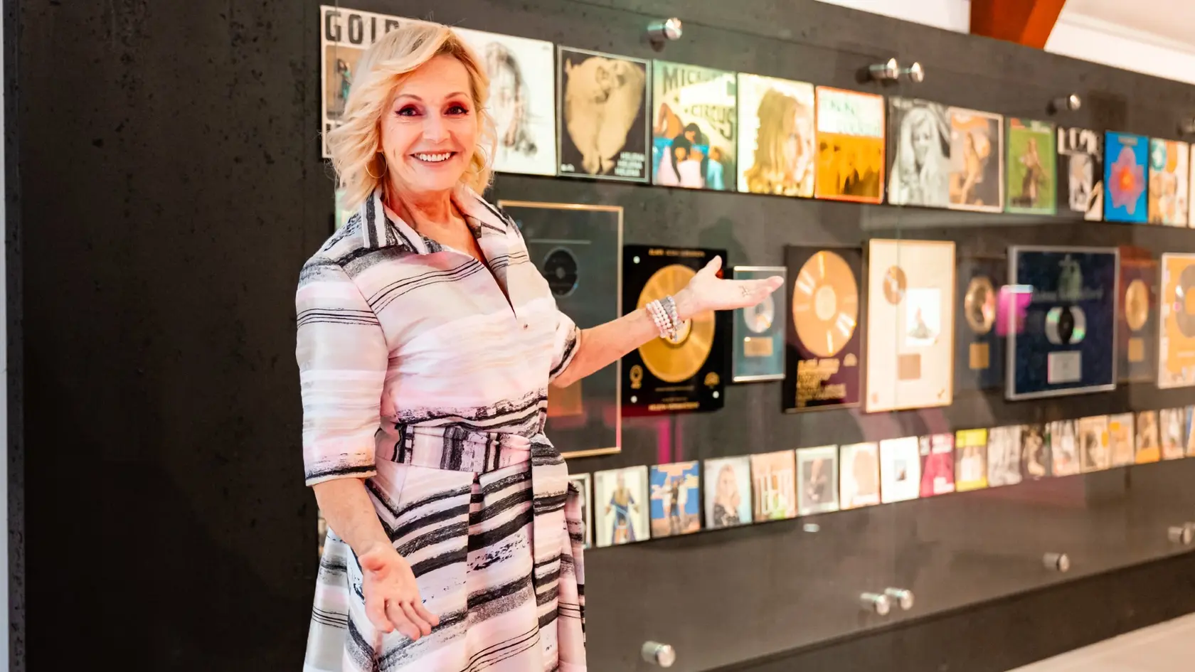 Helena Vondráčková priniesla do Košíc stovky exponátov.