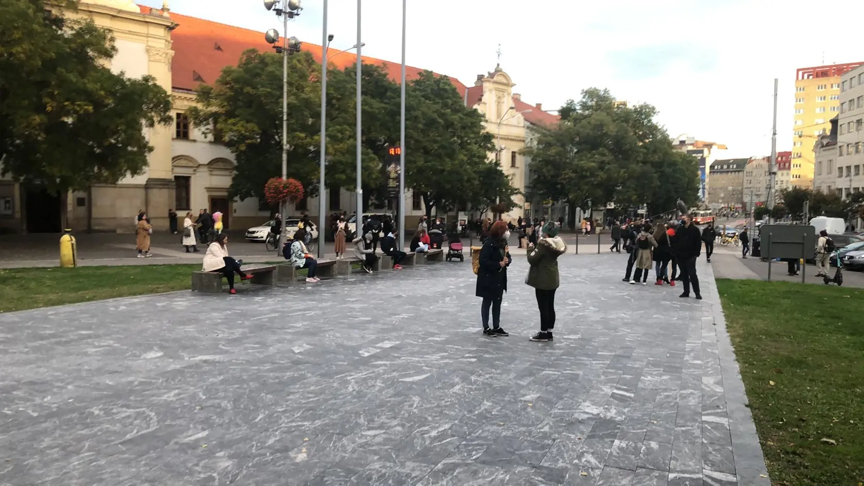 Desiatky rozhnevaných žien vyšlo do ulíc protestovať proti novému zákonu Anny Záborskej.