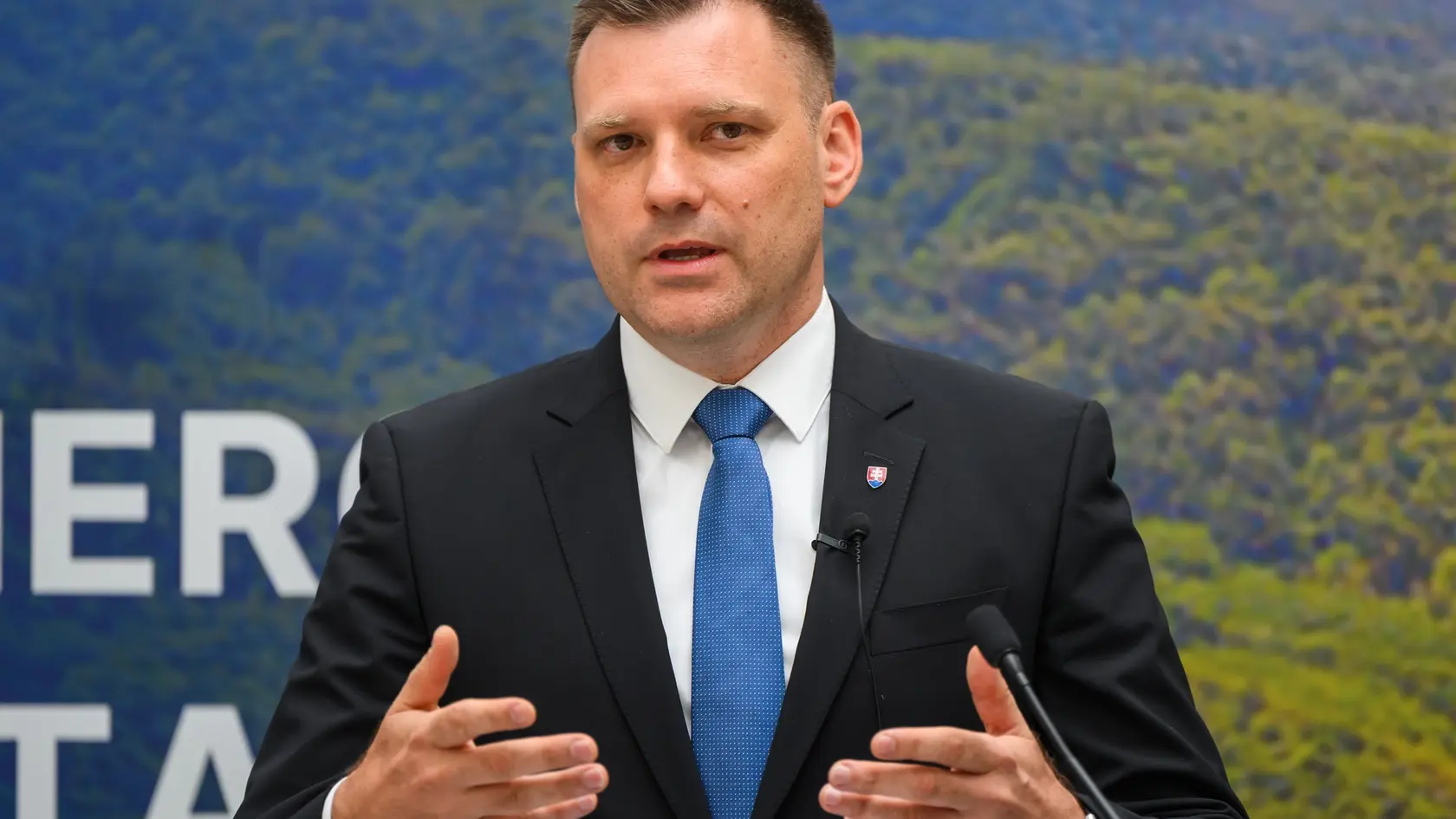 Minister životného prostredia Tomáš Taraba sa rozzúril. Podľa jeho slov je Slovensko jedinou krajinou v EÚ, kde kamenné herné kasína neplatia také dane, ako v prípade hazardu v online priestore.