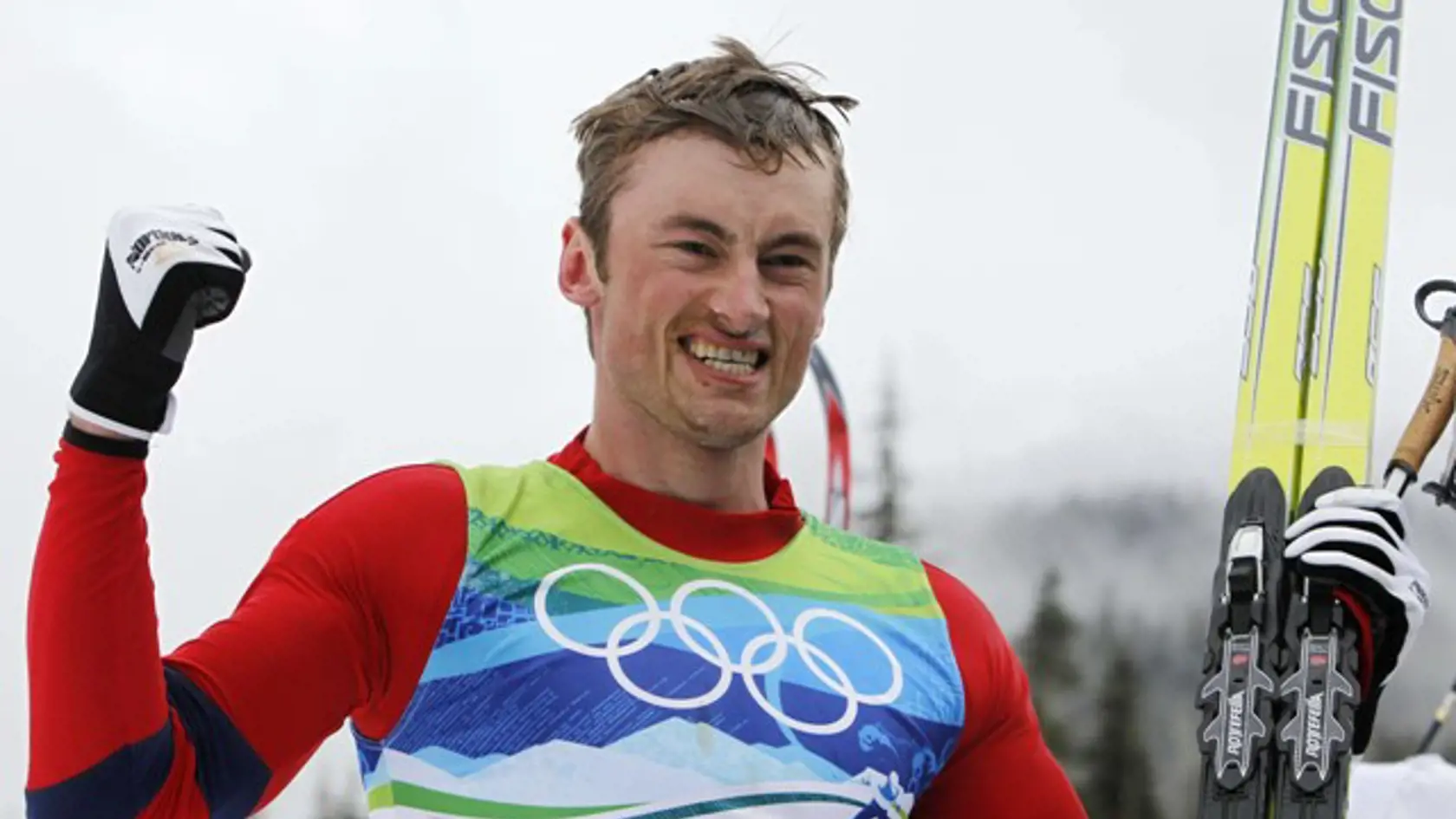 Nórsky reprezentant Petter Northug sa teší z víťazstva v pretekoch na 50 km klasicky.
