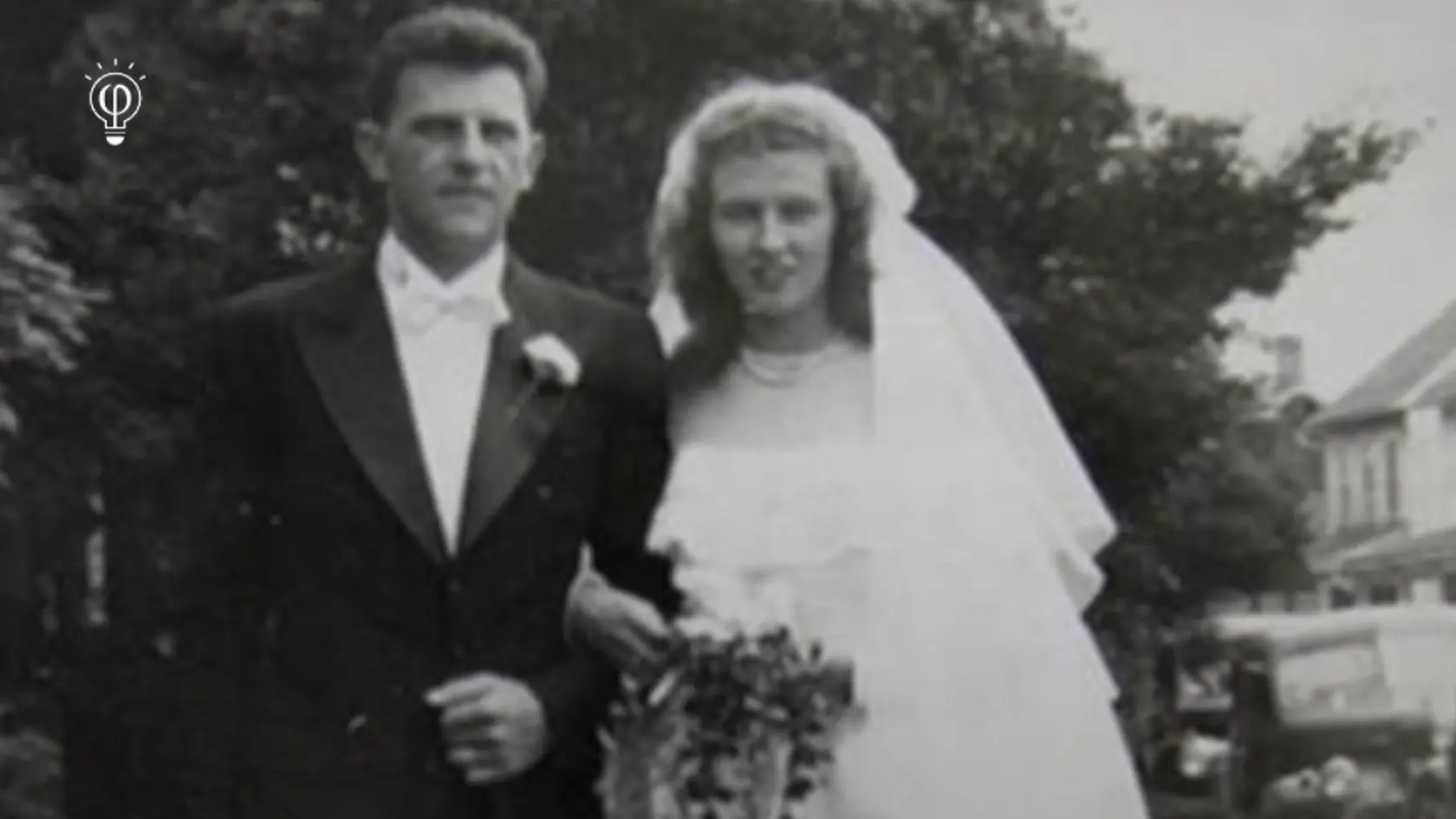 Claude a Ruth počas svadobného dňa.
