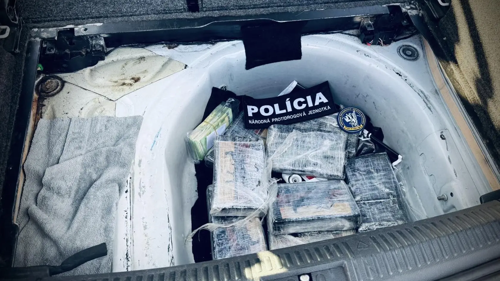 Polícia zaistila viac ako deväť kíl kokaínu v hodnote vyše jedného milióna eur.
