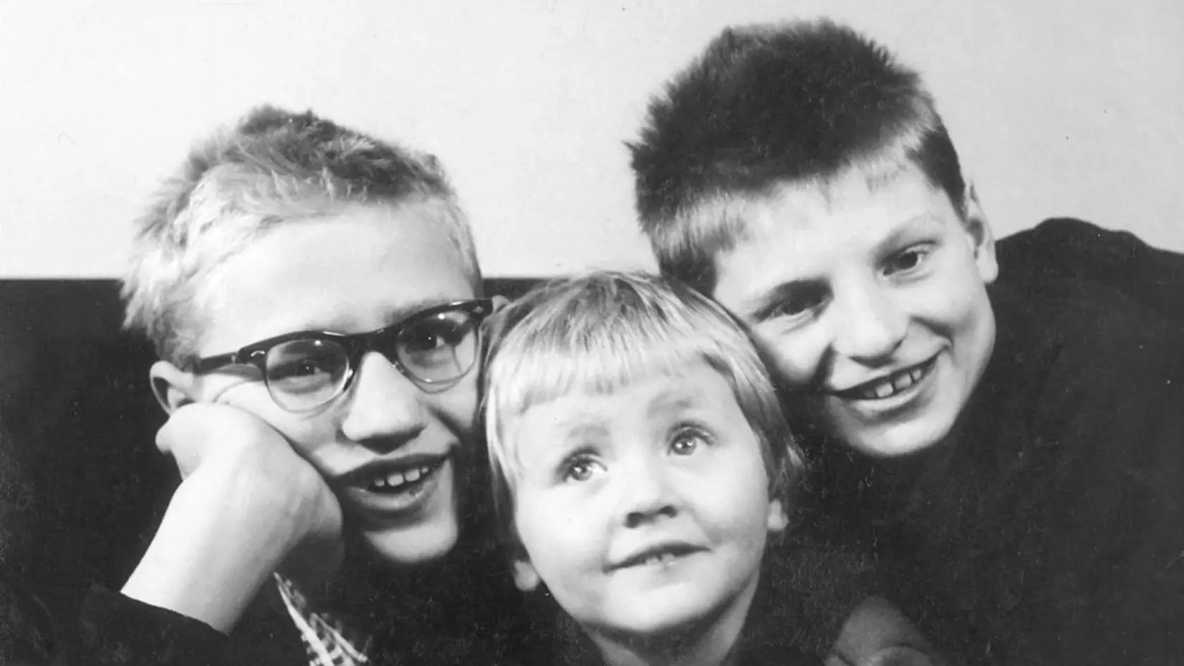 Tri siroty po herečke Alene Jančaříkovej – Michal, Alenka a Petr.
