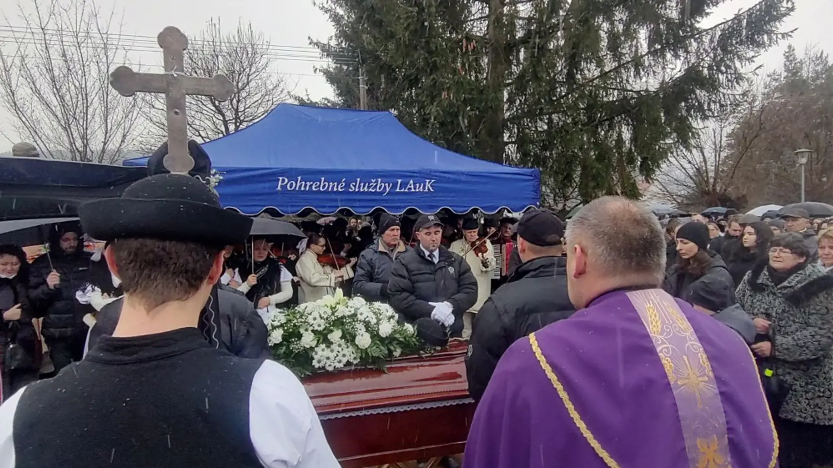 S Jánom sa musela navždy rozlúčiť manželka, synovia - dvojičky aj rodičia.