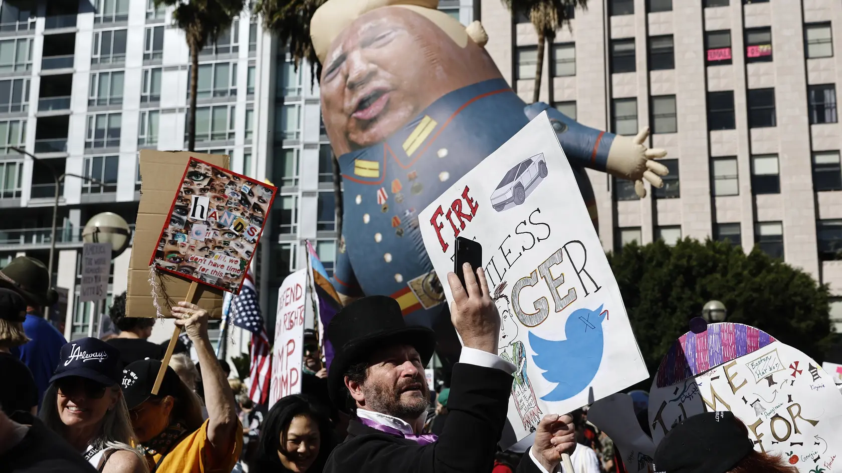 Takto sa proti Trumpovi protestovalo nedávno v Kalifornii. 
