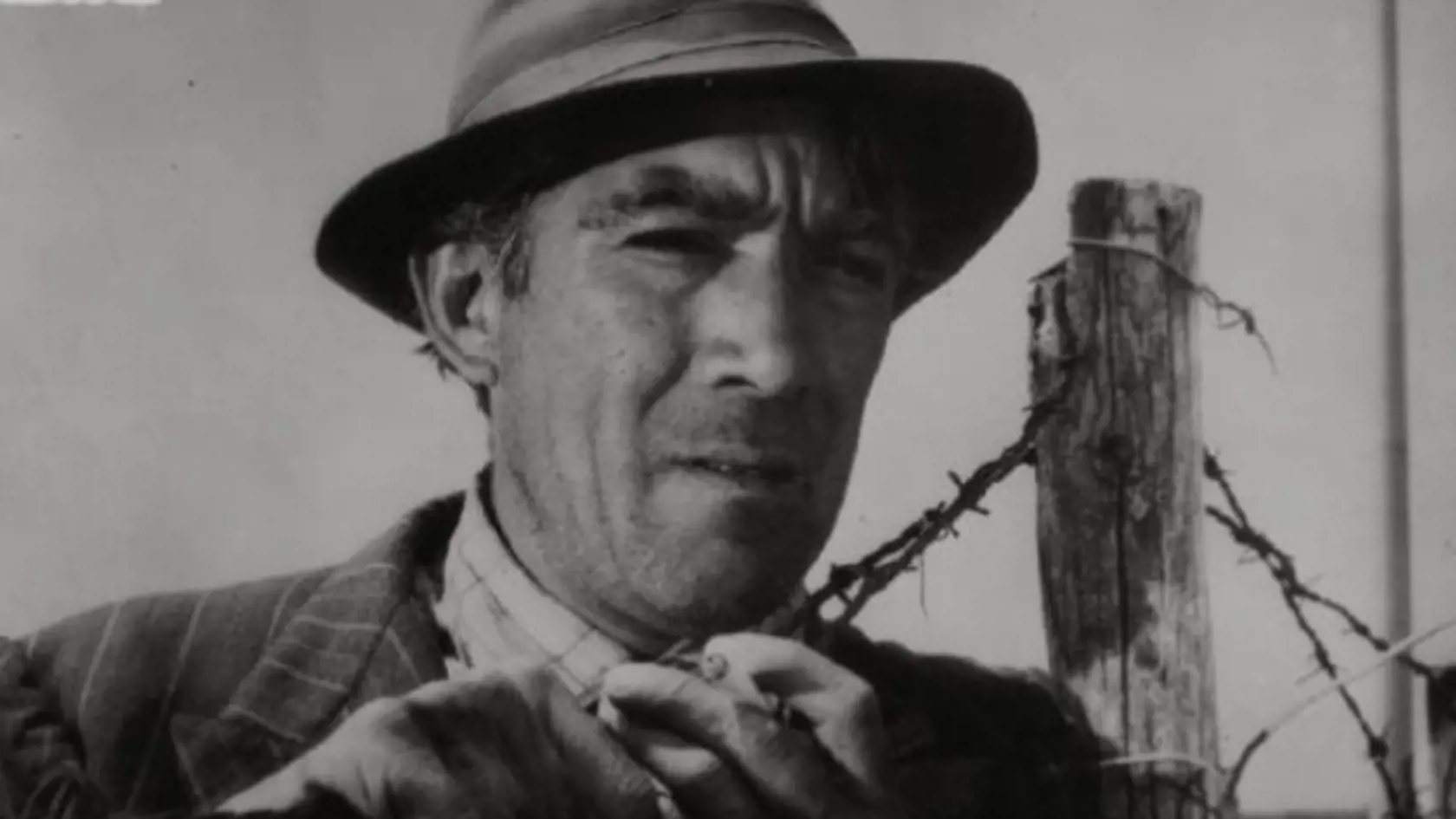 Anthony Quinn vo filme Federica Felliniho La Strada z roku 1954.