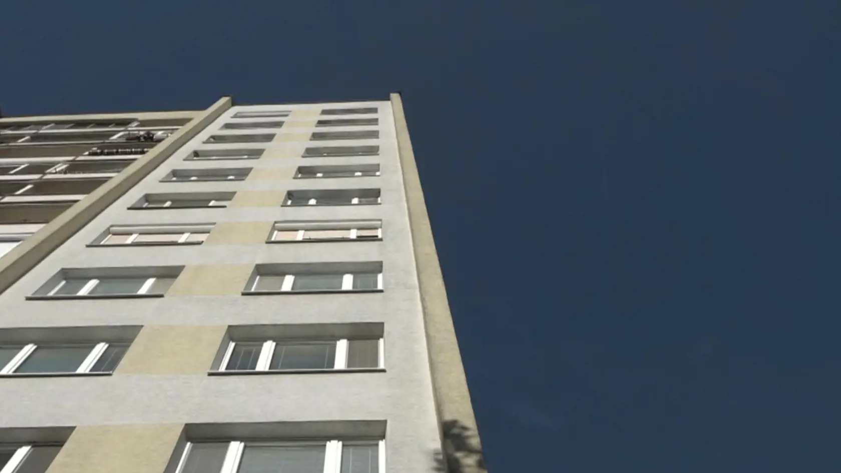 Podľa susedov bol Ján (†37) celkom normálny chalan, preto si to nevedia vysvetliť, prečo sa rozhodol skočiť z okna bytovky.