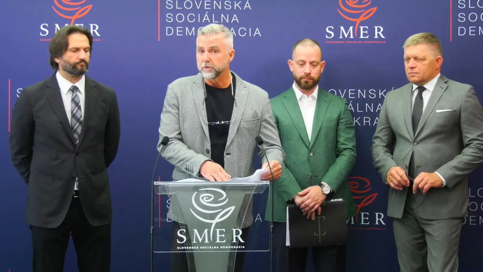Tibor Gašpar (druhý zľava) strávil rok vo väzbe a prepustený bol až v novembri 2021.