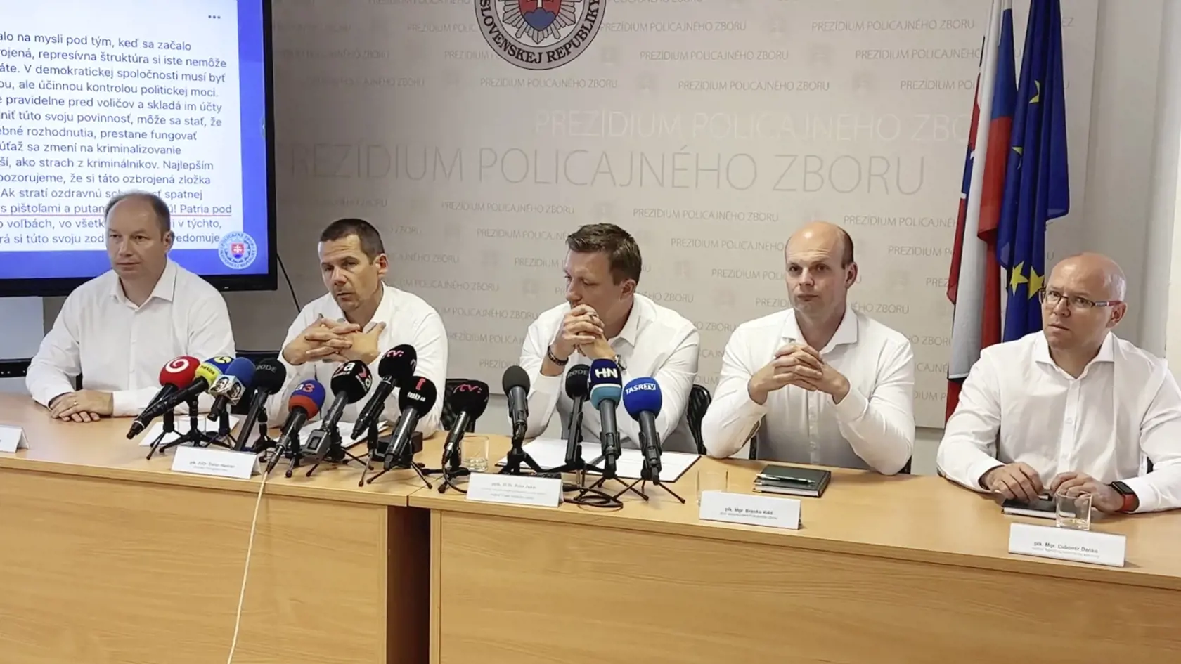 Vedeniu polície na čele so Štefanom Hamranom sa podaril nevídaný kúsok. Vzburou dosiahli odvolanie povereného ministra vnútra Ivana Šimka.