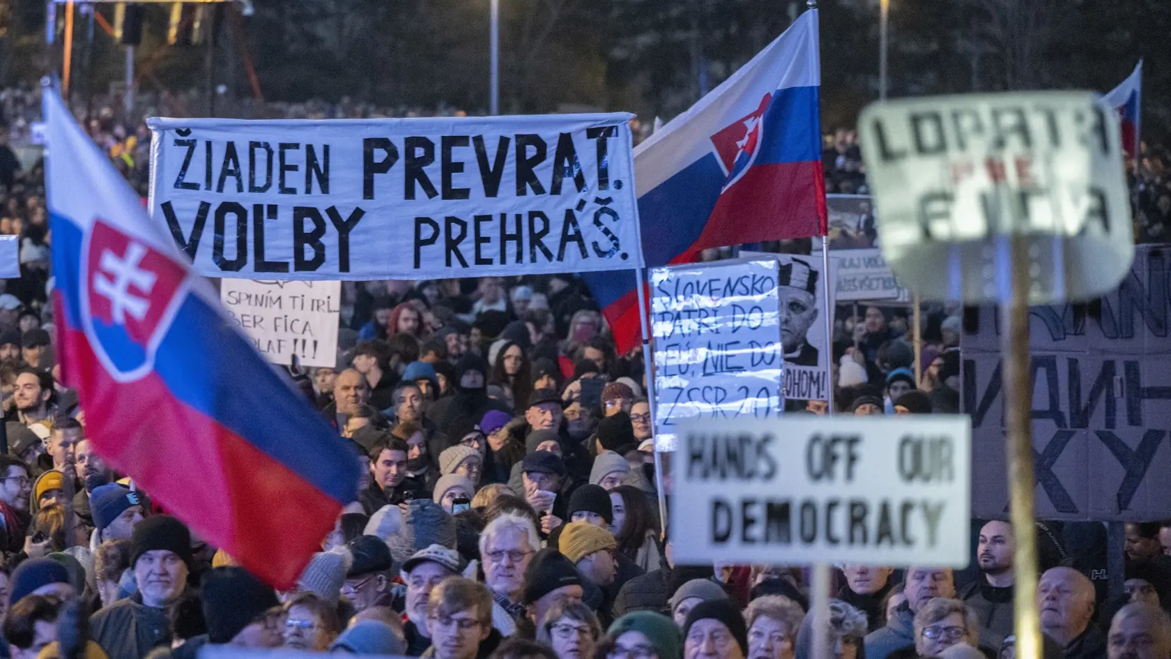 Protivládne zhromaždenie Slovensko je Európa na Námestí Slobody v Bratislave.