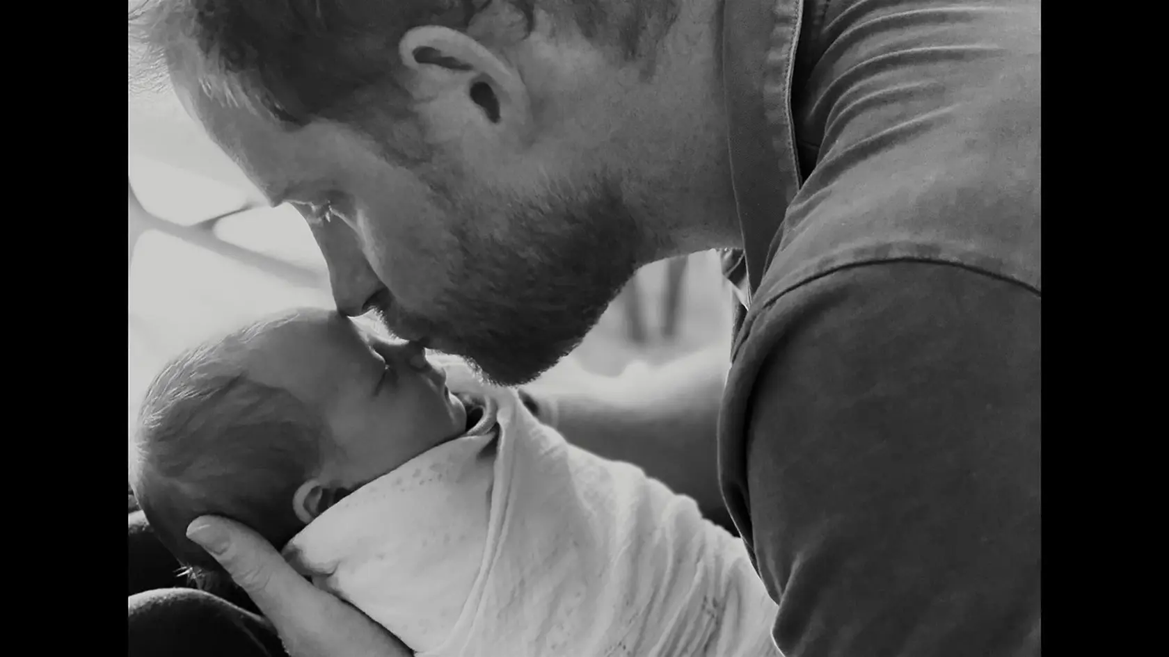 Princ Harry a Meghan Markle odhalili rozkošné fotografie svojich detí v seriáli pre Netflix.