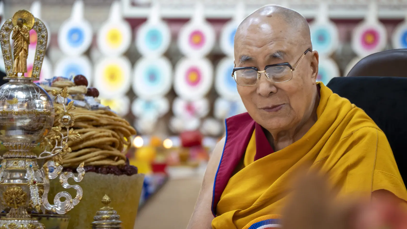 Tibetský duchovný vodca dalajláma počas osláv svojich 90. narodenín podľa tibetského kalendára 30. júna 2025 v indickej Dharmšále.