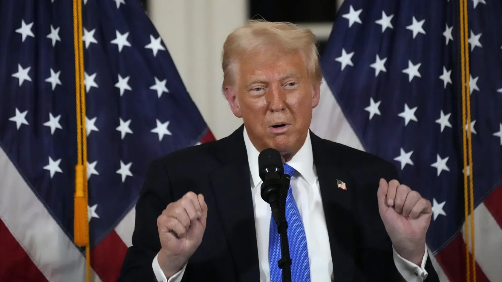 „Cítil som, že som vo veľmi dobrej kondícii. Dobré srdce,“ zhodnotil Trump pre novinárov na palube prezidentského špeciálu Air Force One cestou na Floridu. „Absolvoval som kognitívny test. Neviem, čo vám mám povedať okrem toho, že som mal každú odpoveď správnu,“ tvrdil šéf Bieleho domu. Podľa jeho slov bude podrobná správa pravdepodobne zverejnená už v nedeľu.