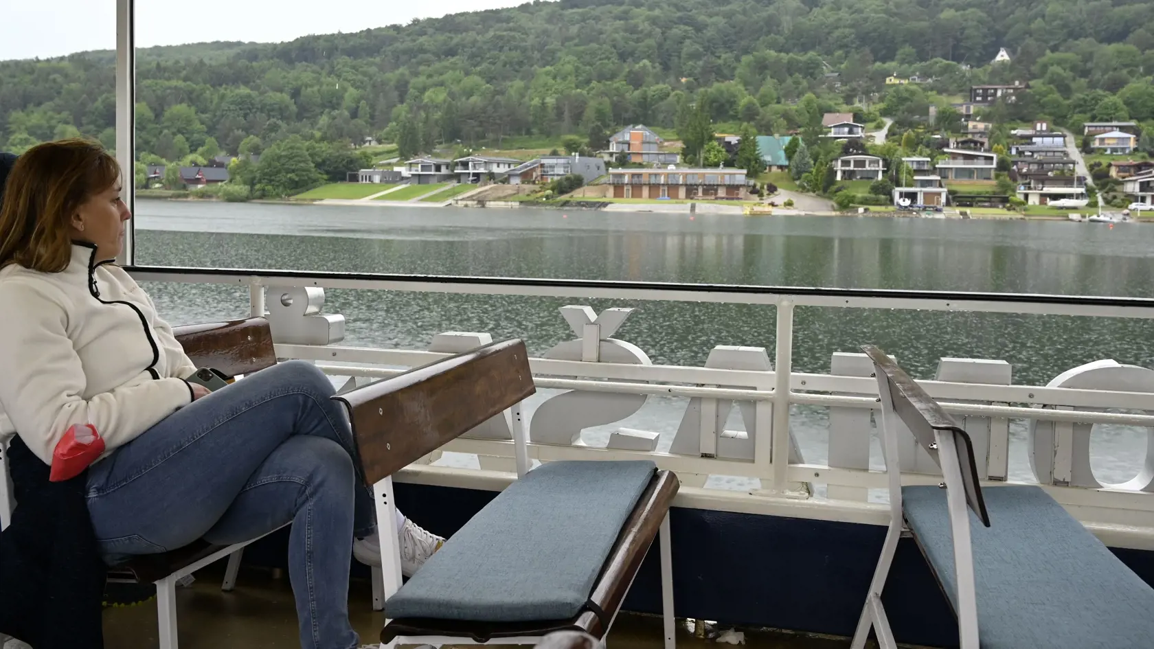 Plávajúce Natáliine bezvládne telo na vodnej hladine zbadali rekreanti plaviaci sa počas okružnej plavby na výletnej lodi Bohemia po vodnej nádrži Domaša pri Kostole Najsvätejšieho Srdca Ježišovho obce Trepec.