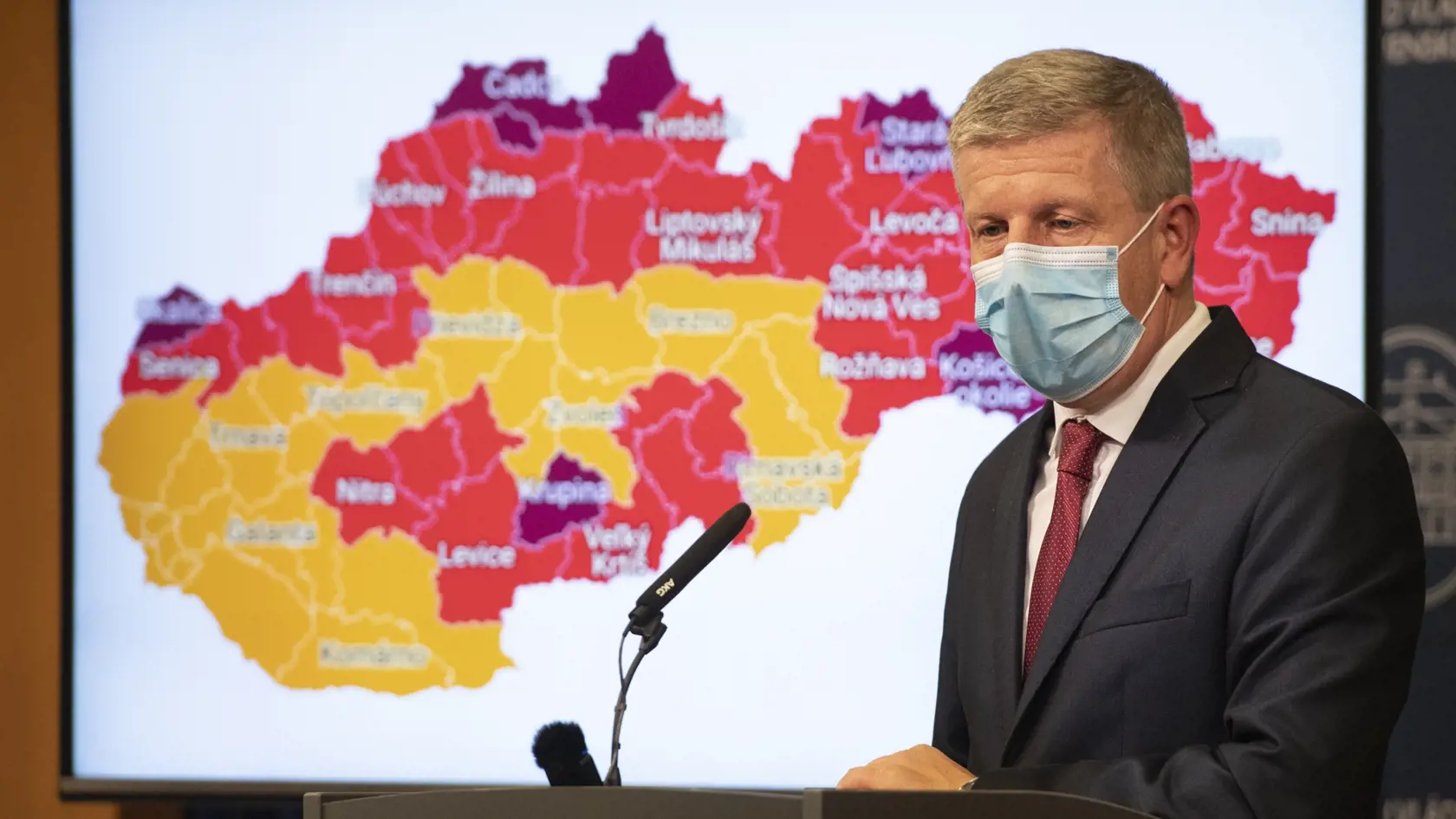 Mapa Slovenska je čoraz tmavšia. FOTO TASR - Pavel Neubauer