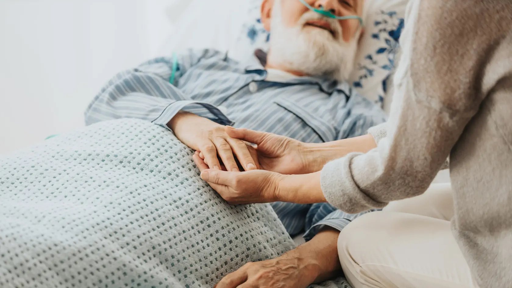 Smrť čaká každého z nás. Desať signálov pomerne presne dokáže predvídať, že ubiehajú posledné okamihy vášho života, alebo života vášho blízkeho. 