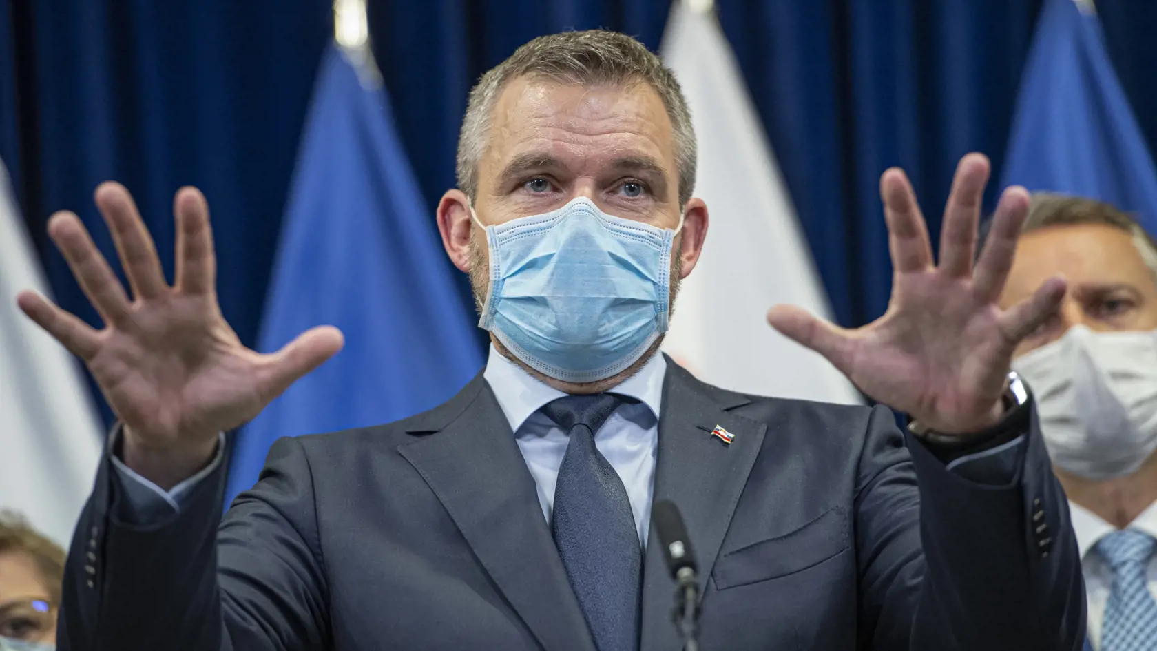 Na snímke predseda vlády SR Peter Pellegrini na tlačovej konferencii po mimoriadnom rokovaní vlády SR v Bratislave 15. marca 2020. Na Slovensku pribudlo v nedeľu celkovo 17 prípadov ochorenia COVID-19. Spolu tak evidujeme 61 prípadov. FOTO TASR - Michal Svítok