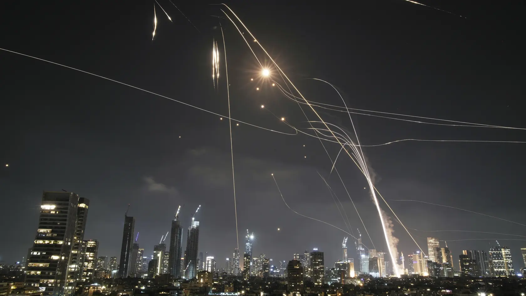 Iránsky útok na izraelský Tel Aviv.