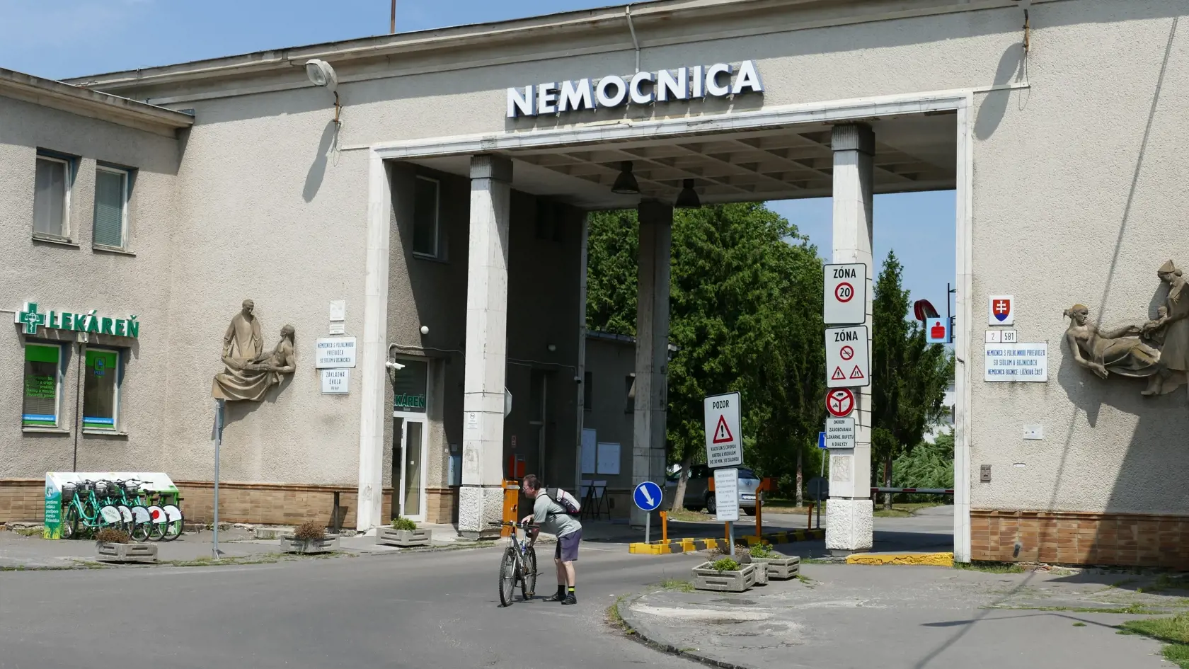 Bojnická nemocnica má prvé úmrtie na Covid-19 na Slovensku.