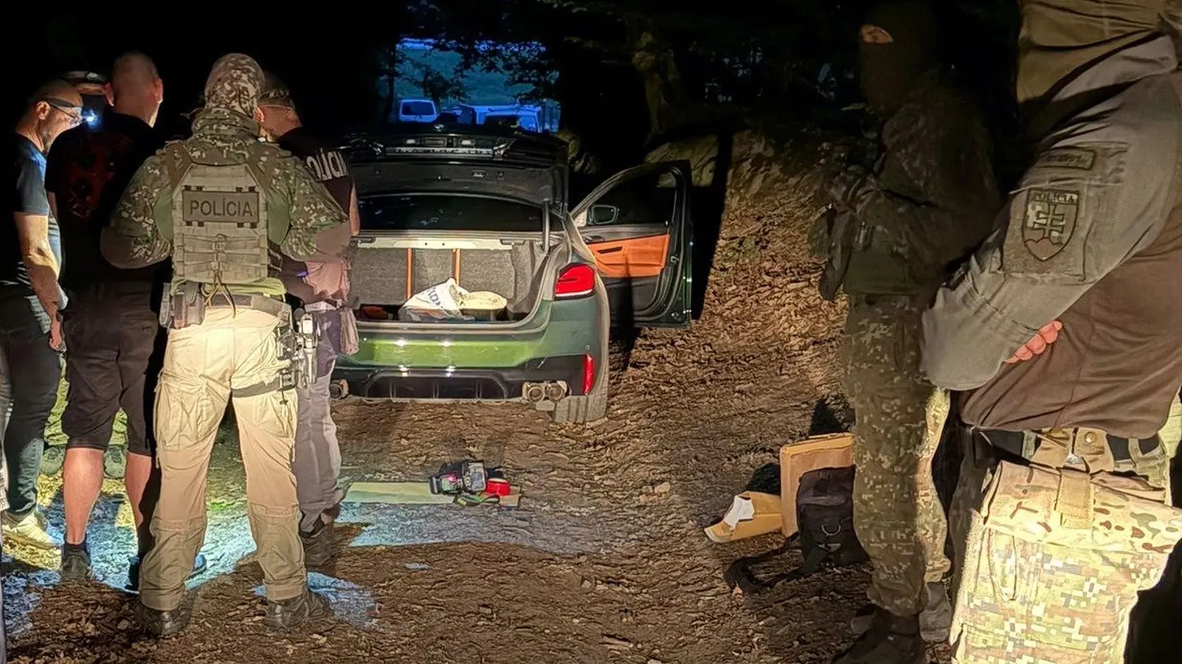 Pri akcii Fantóm zadržali distribútorov metamfetamínu, 4 išli do väzby