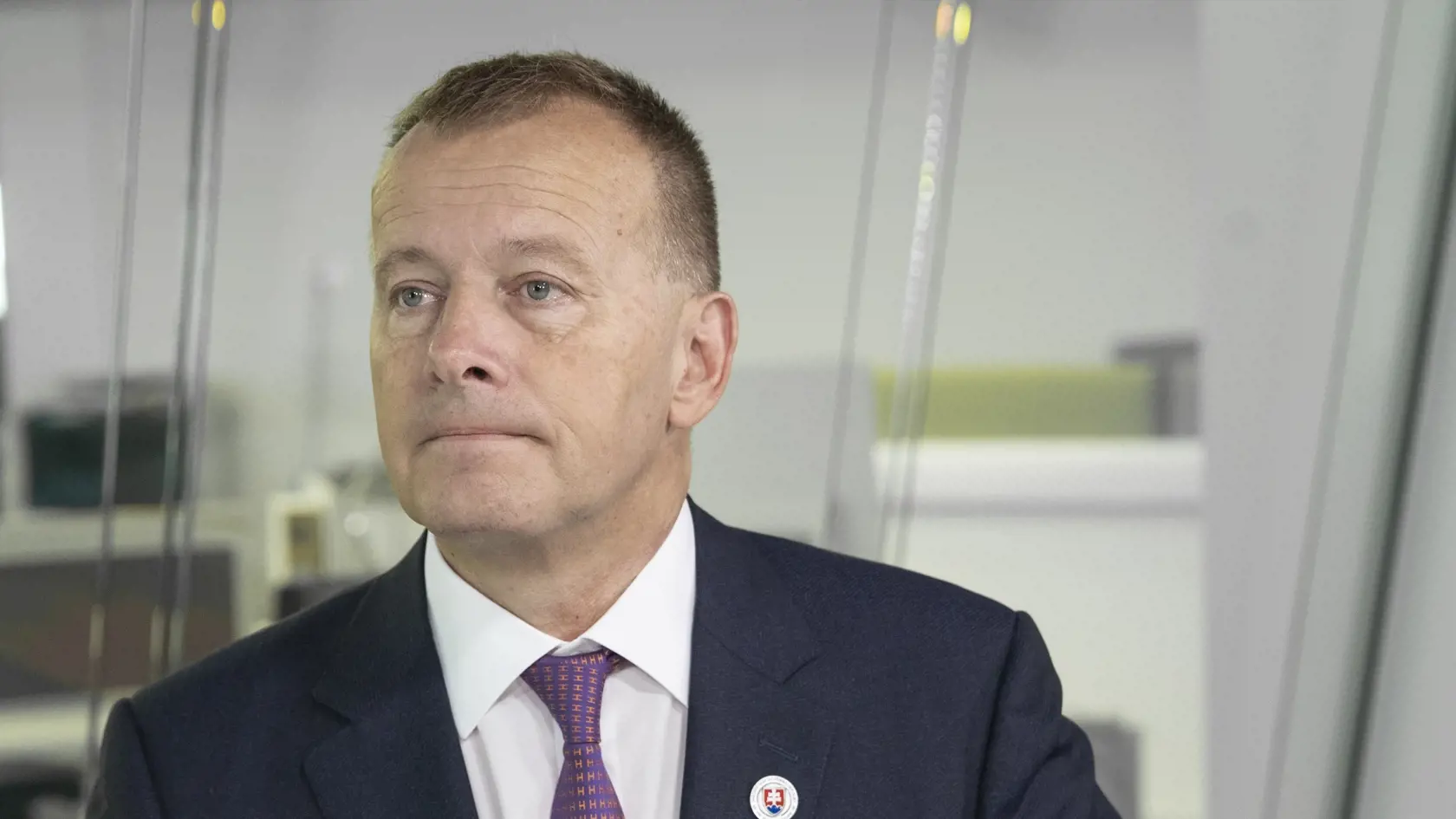 Na záver sme sa šéfa parlamentu ešte spýtali, či by v budúcnosti prijal ponuku na účasť v relácii typu Ruža pre nevestu. „V žiadnom prípade,“ stručne uzavrel Kollár.