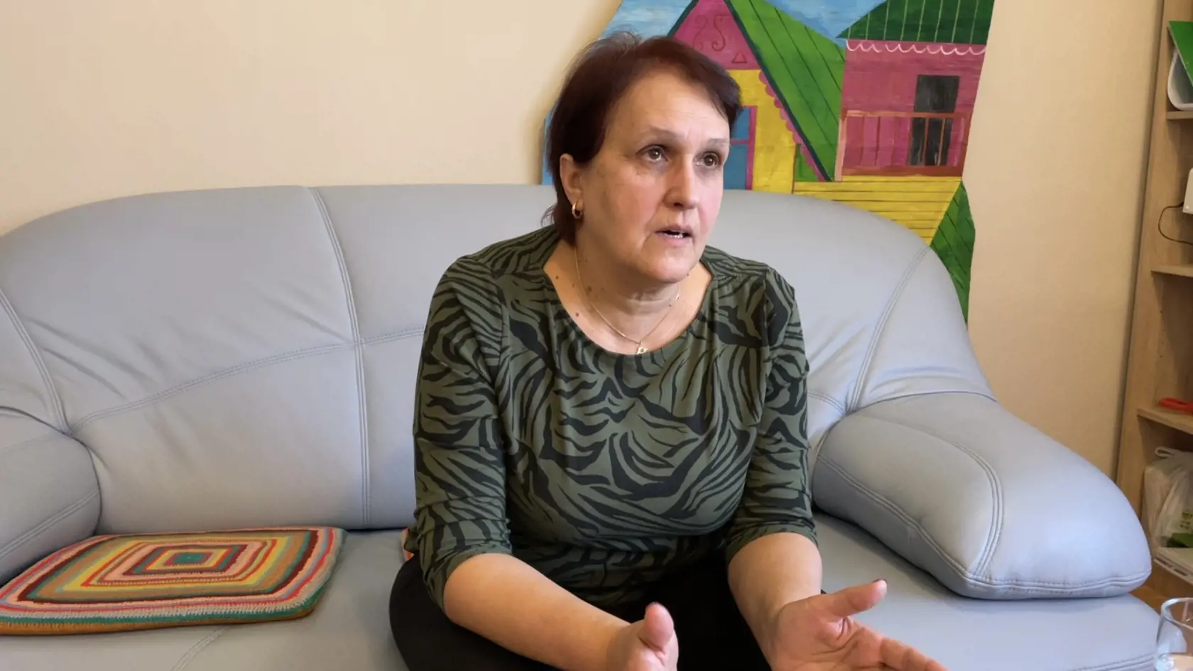 Zároveň však varuje, že napriek pozitívnym zmenám je situácia stále krehká.