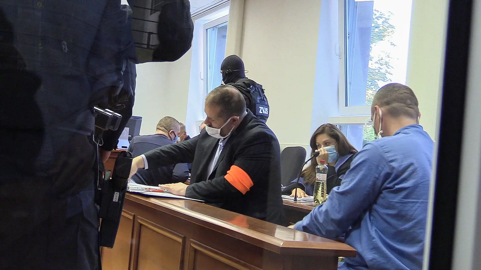 Pred senátom Špecializovaného trestného súdu (ŠTS) v Pezinku pokračovalo pojednávanie v prípade objednávky viacerých vrážd u mafiánskeho gangu Sátorovcov výpoveďou jedného z členov Juraja Bugára. V prípade sú obžalovaní starosta Dolného Chotára František Dora spolu so svojím synom. Obžalovaným hrozí výnimočný trest.