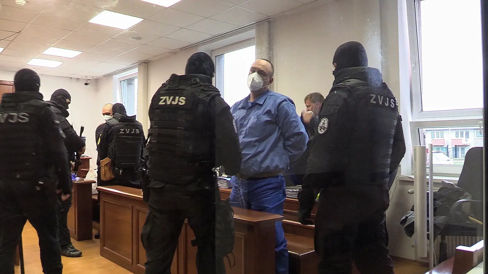 Výpoveďou troch svedkov a následne aj jedného znalca pokračovalo v pondelok pred senátom Špecializovaného trestného súdu (ŠTS) v Pezinku pojednávanie so starostom Dolného Chotára Františkom Dorom a spol., ktorí čelia obžalobe z viacerých vrážd a inej trestnej činnosti.