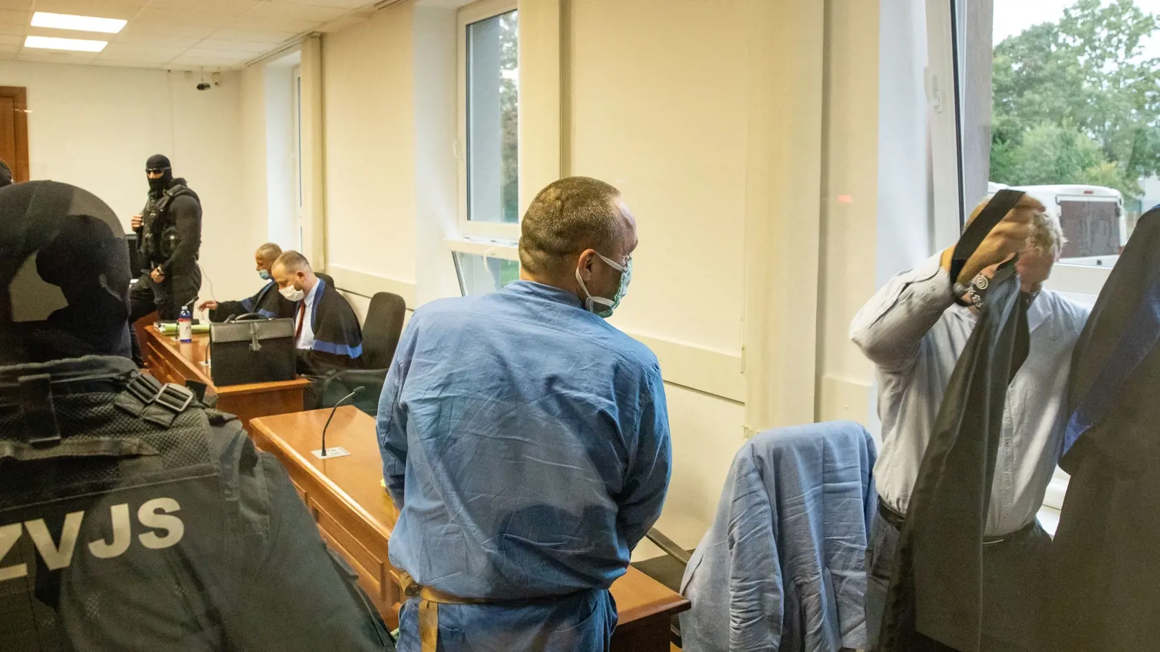 Na snímke je Špecializovaný trestný súd v Pezinku kde pokračuje pojednávanie v prípade objednávky viacerých vrážd u gangu Sátorovcov, ktoré si mal objednať starosta Dolného Chotára František Dora.