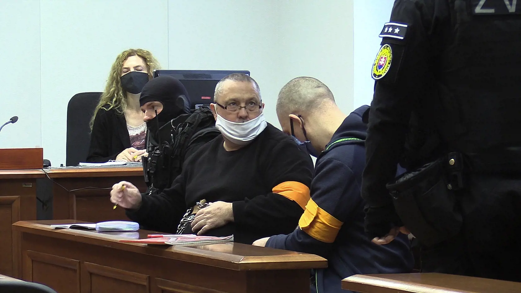 Na Špecializovanom trestnom súde (ŠTS) v Pezinku pokračuje pojednávanie v prípade objednávky viacerých vrážd, ktoré si mal u gangu Sátorovcov objednať starosta Dolného Chotára František Dora.