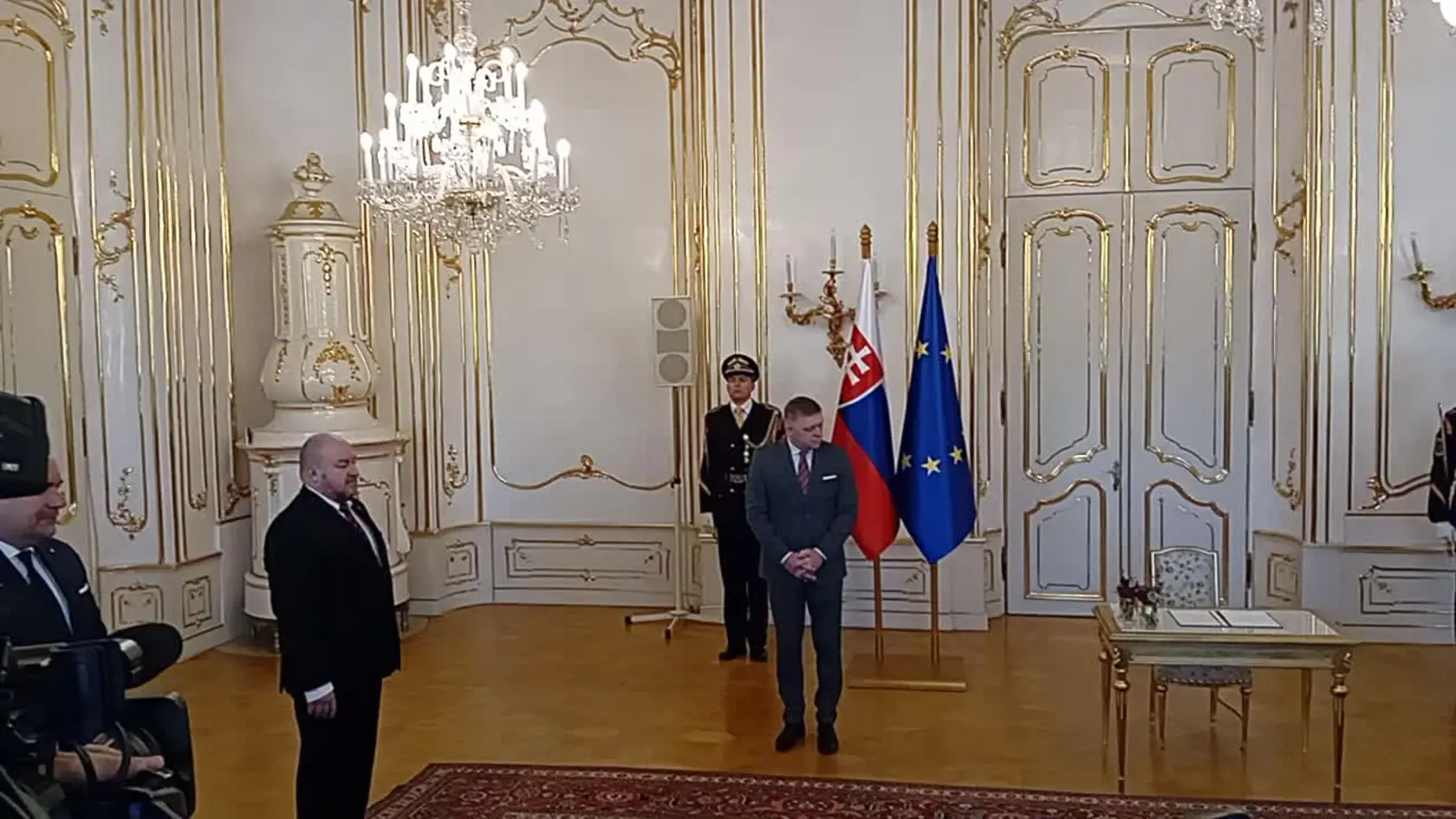 VIDEO Huliak prijal menovací dekrét z rúk Pellegriniho
