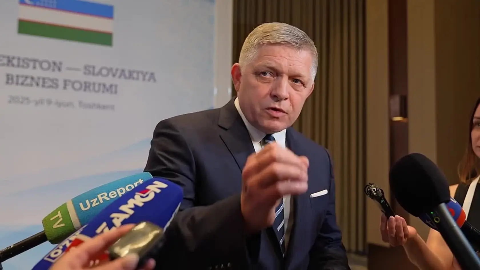 Fico otvorene priznal, že systém založený na „múdrej a vzdelanej hlave štátu“ je podľa neho efektívnejší než parlamentné hašterenie viacerých subjektov.