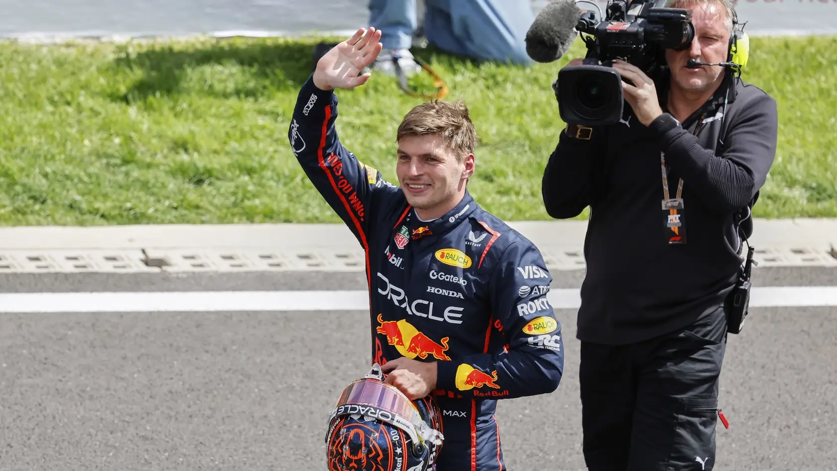 Hviezdny pretekár F1 Max Verstappen bude hájiť farby Red Bullu aj naďalej.