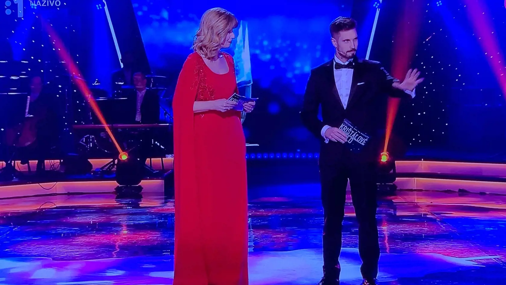 Moderátorka večera Jarmila Lajčáková-Hargašová a moderátor Jakub Ťapák.