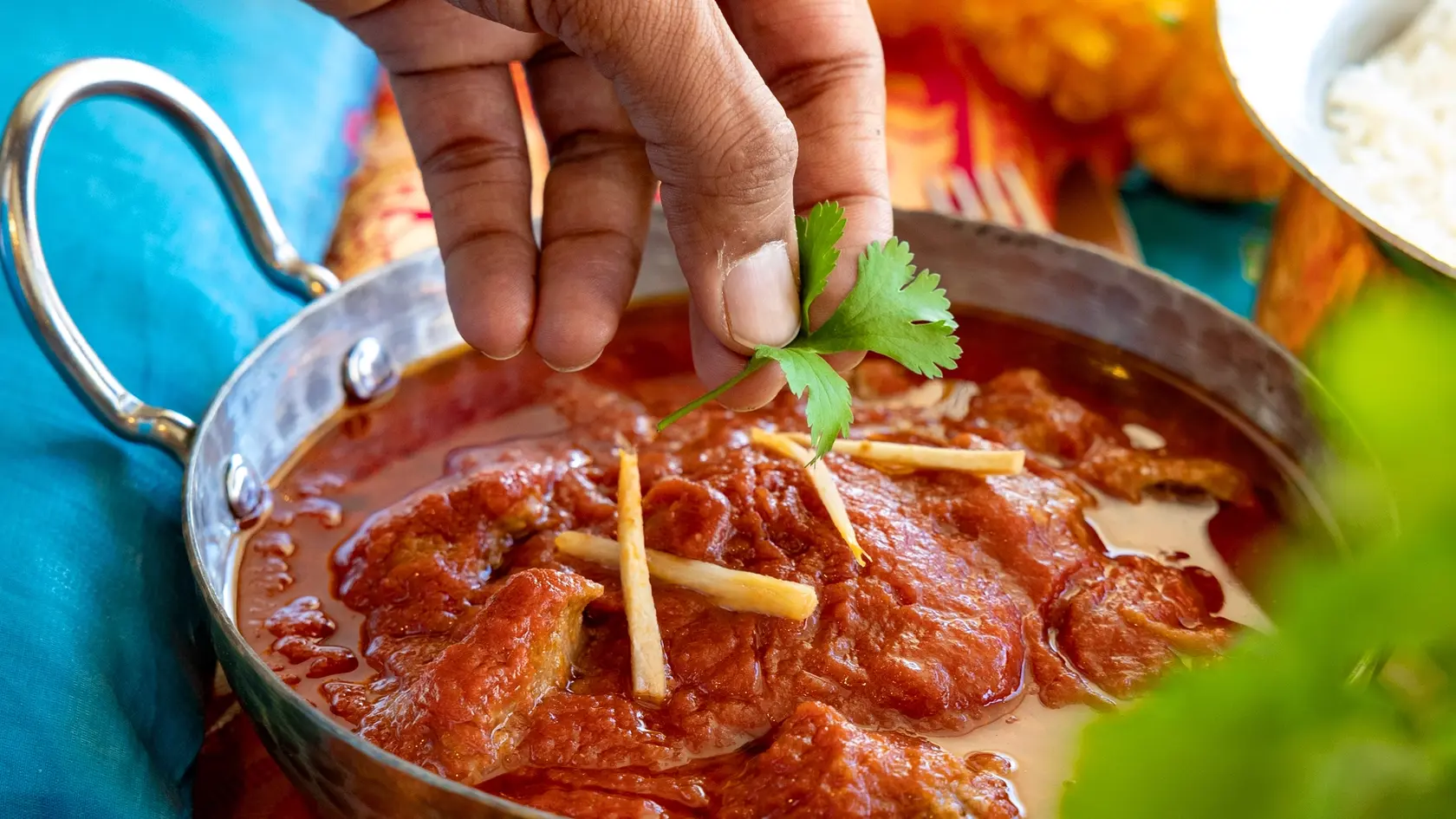 MumBhai Central - Indian. Indická reštaurácia na Miletičovej ulici v Bratislave, ktorá ponúka degustačné menu.