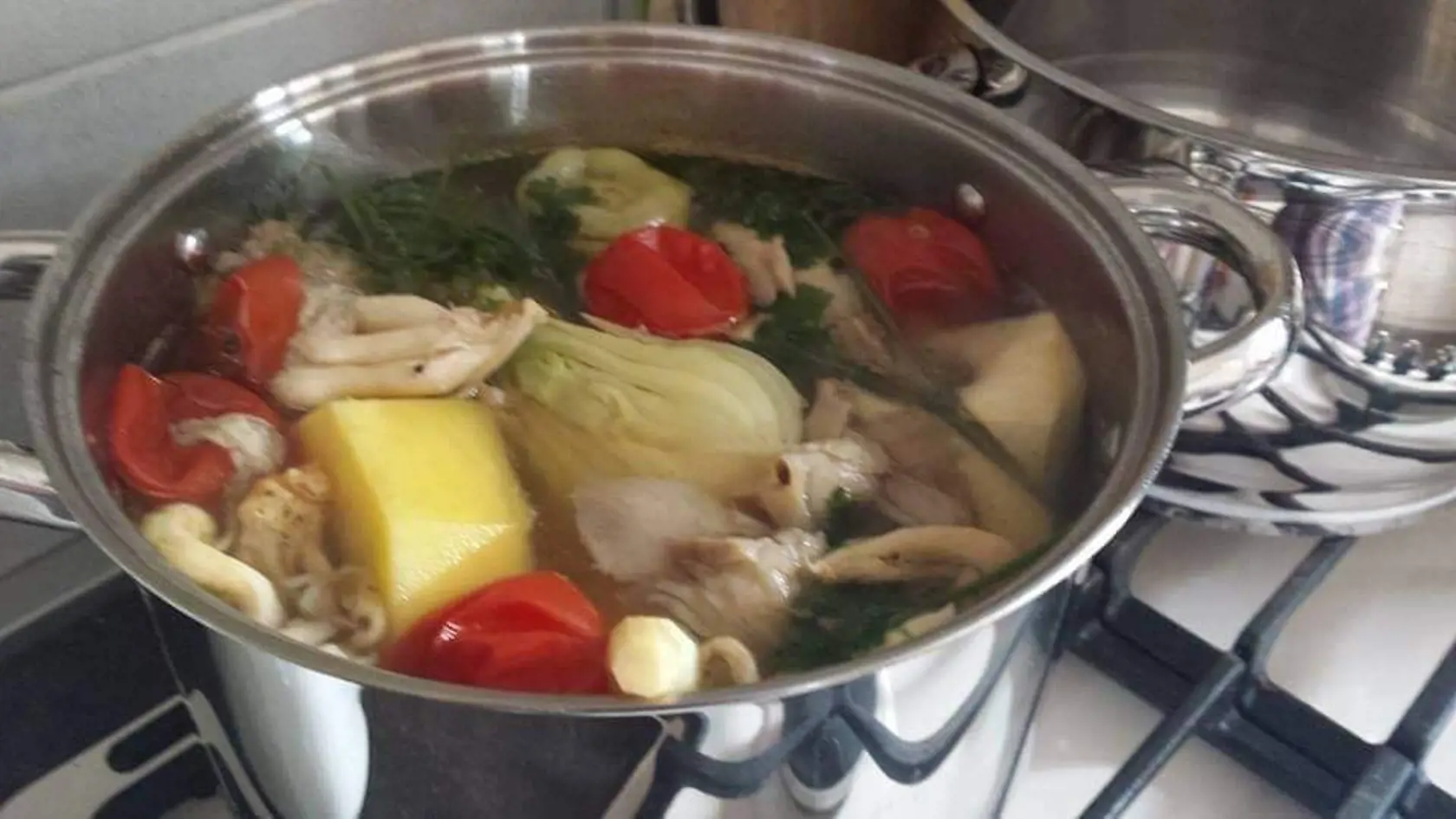 A. Mačingová používa pri varení veľa zeleniny.